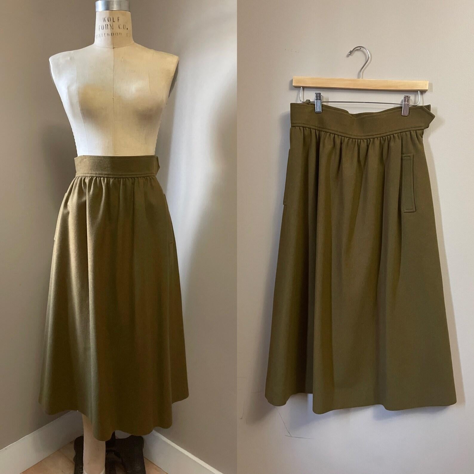 Vintage Yves Saint Laurent wool skirt. high waist. a line silhouette. below knee length. two front pockets. side zip closure with hidden hook & eye. skirt is lined.

✩ This classic skirt is an amazing find! 

Circa 1980s
Yves Saint Laurent
Made in
