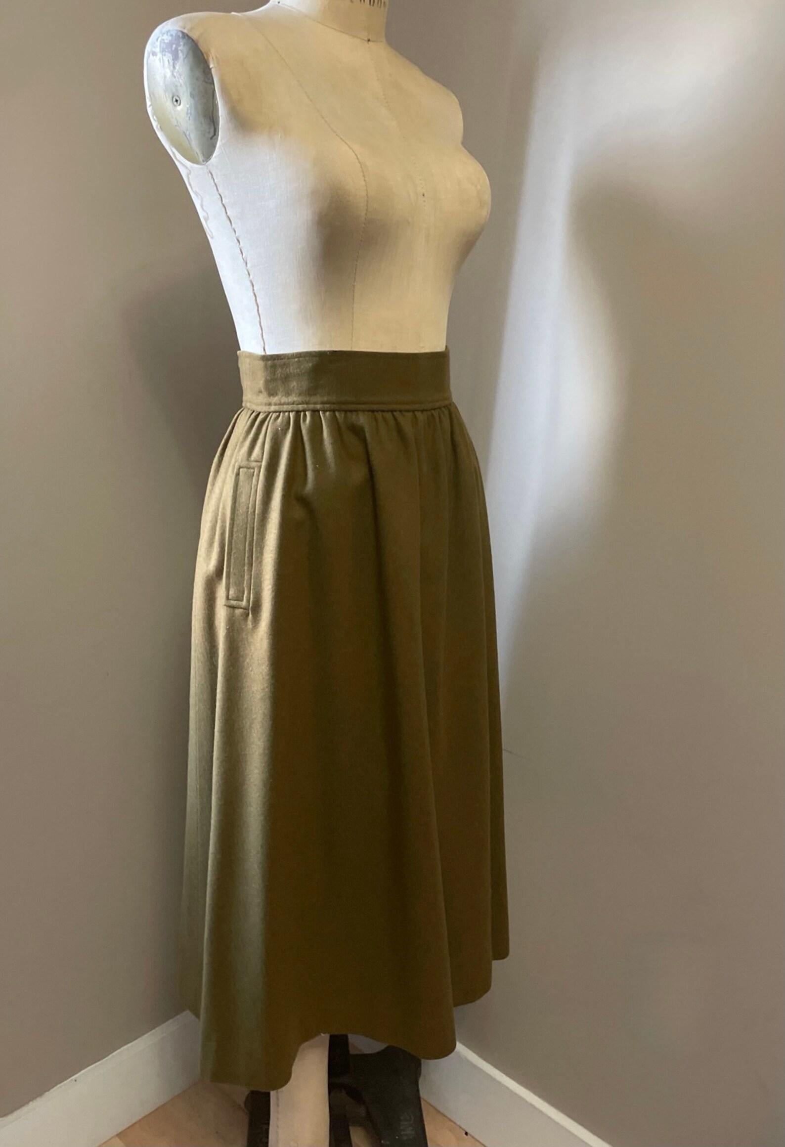 Yves Saint Laurent Olive Green Skirt In Good Condition For Sale In Brooklyn, NY