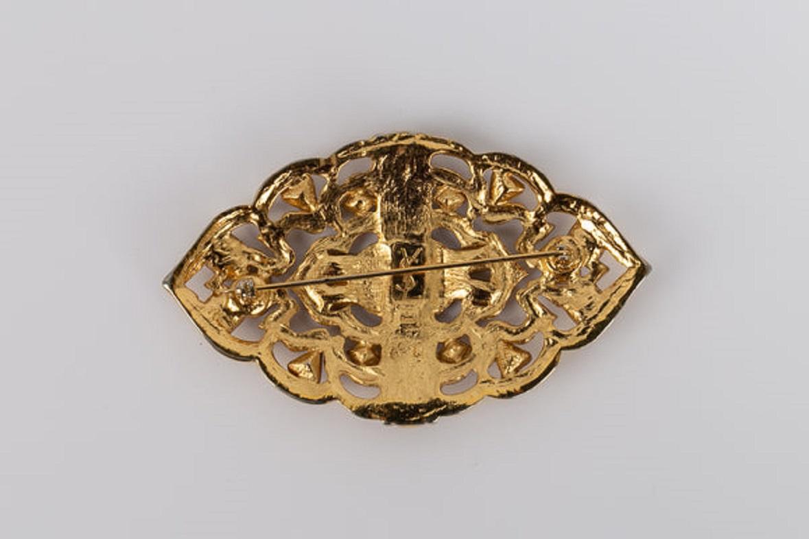 Women's or Men's Yves Saint Laurent Openwork Gold Metal Brooch with Rhinestones For Sale