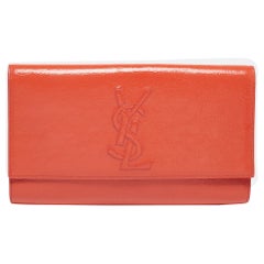 Yves Saint Laurent Belle De Jour Clutch aus orangefarbenem Lackleder