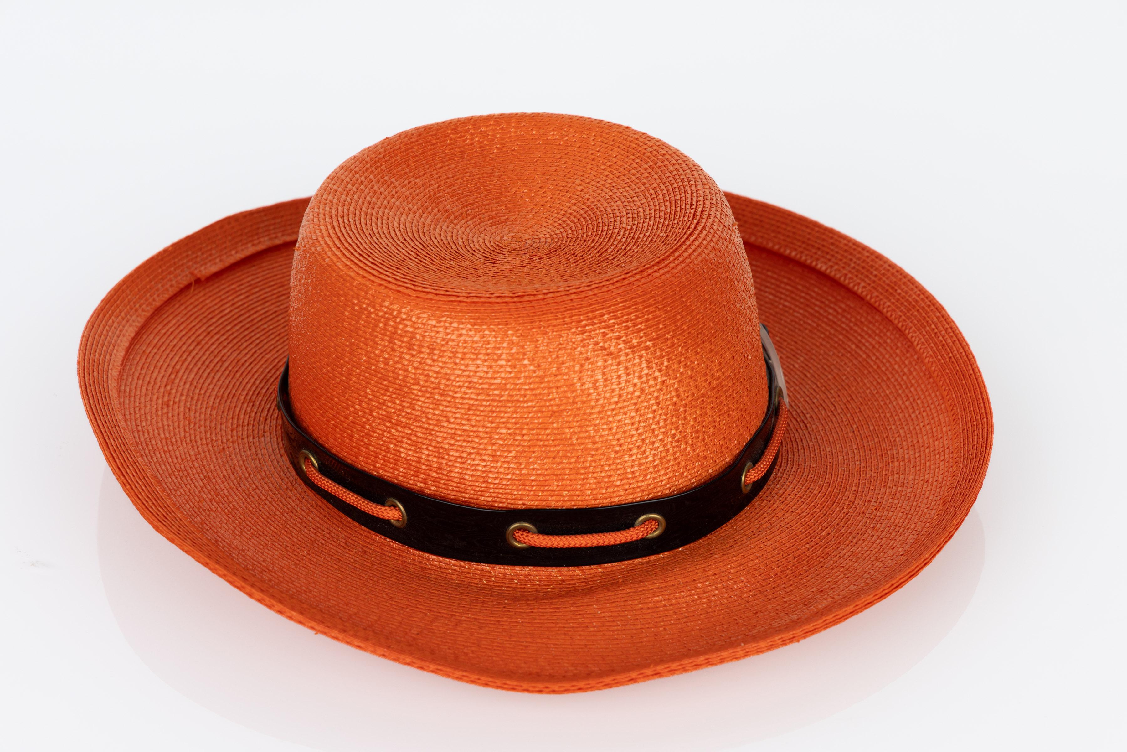 Donna Cappello Yves Saint Laurent in paglia arancione con finiture in lucite, anni '70 in vendita