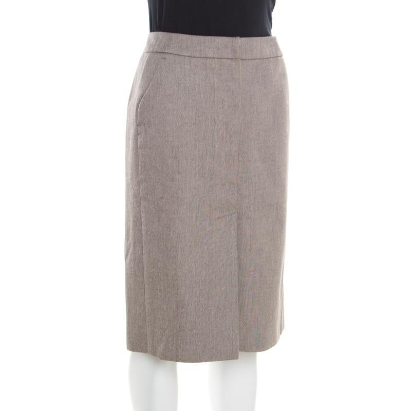 Creations from Yves Saint Laurent are always worth buying since they are effortlessly stylish! This brown and white textured skirt is made of 100% cotton and features a form-fitting design. It comes equipped with two external pockets and is sure to
