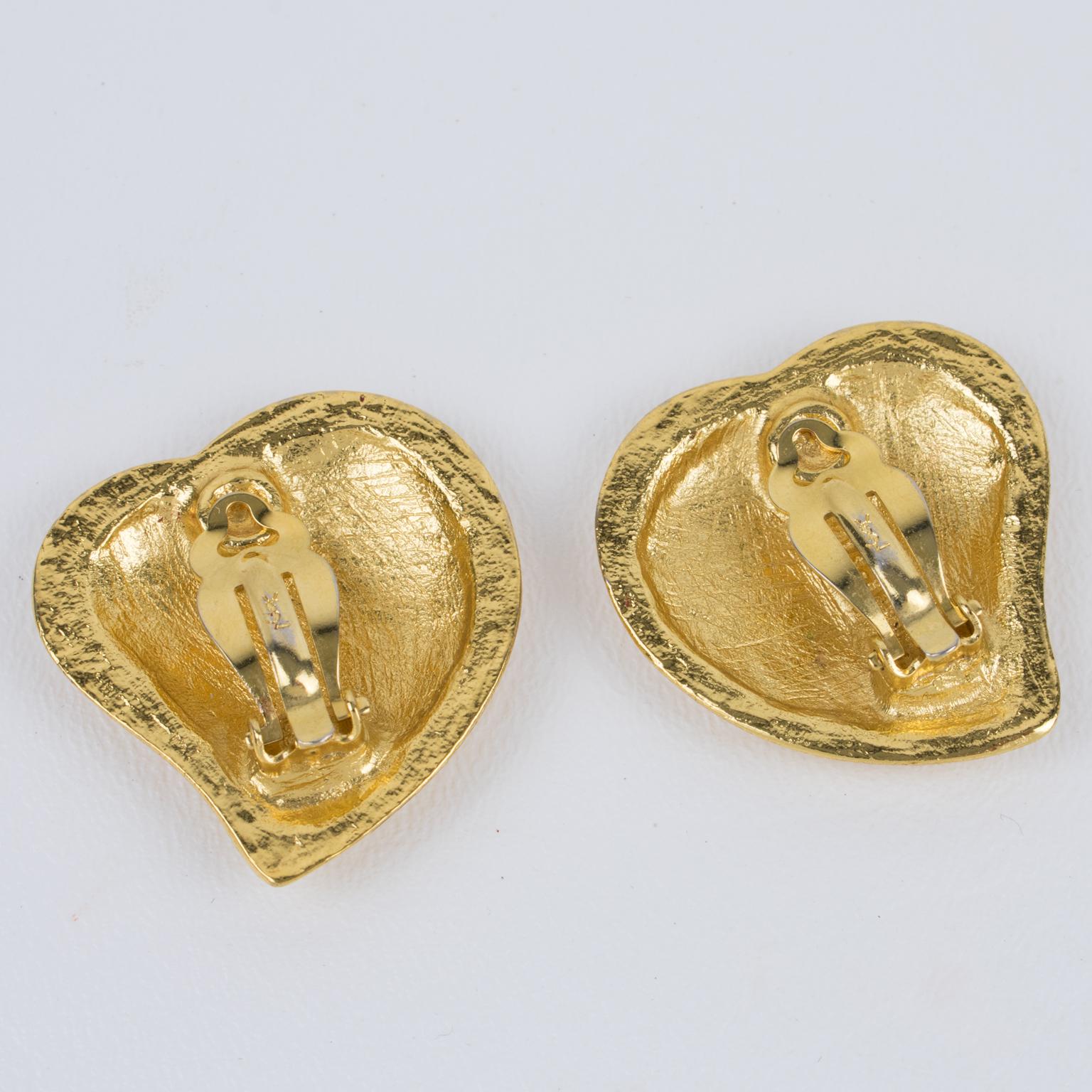 Yves Saint Laurent Paris Clips Boucles d'oreilles métal doré Coeur Bon état - En vente à Atlanta, GA