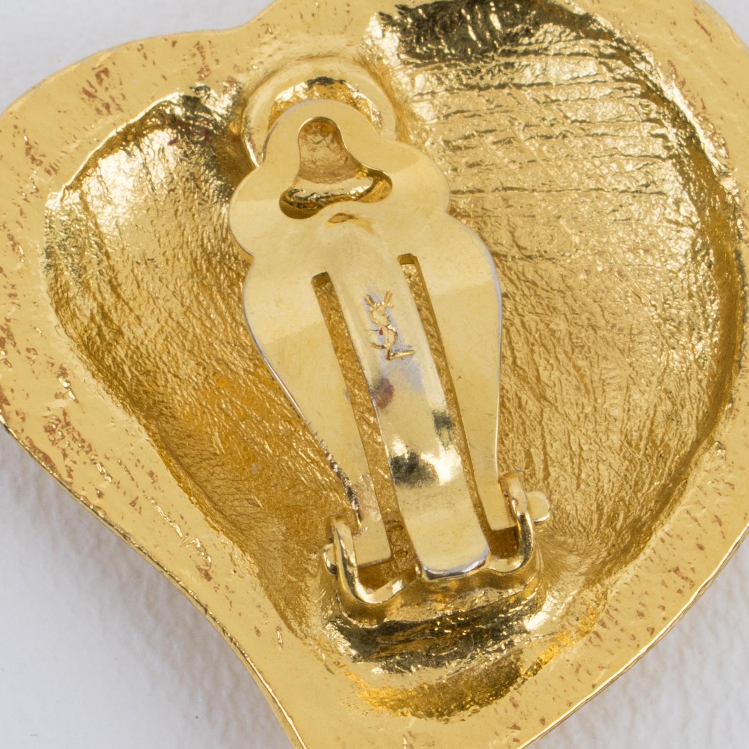 Yves Saint Laurent Paris Clips Boucles d'oreilles métal doré Coeur Pour femmes en vente