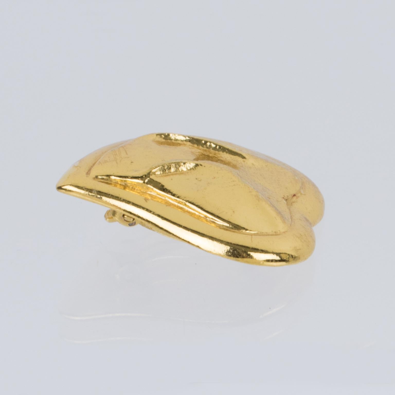 Yves Saint Laurent Paris Clips Boucles d'oreilles métal doré Coeur en vente 1