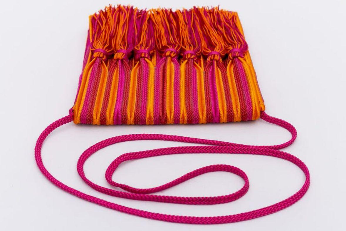 Yves Saint Laurent (No signature) Shoulder bag in pink, red and yellow passementerie with tassels.


Additional information: 

Dimensions: 
Length: 17 cm (6.69