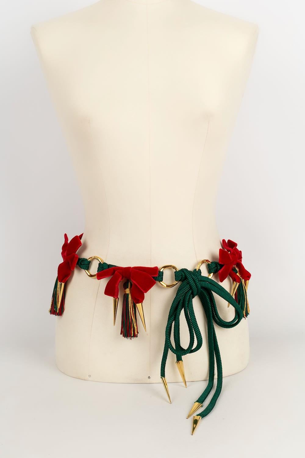 Yves Saint Laurent - Belt in passementerie.

Additional information: 
Dimensions: Length: about 88 cm
Condition: Very good condition
Seller Ref number: ACC75
