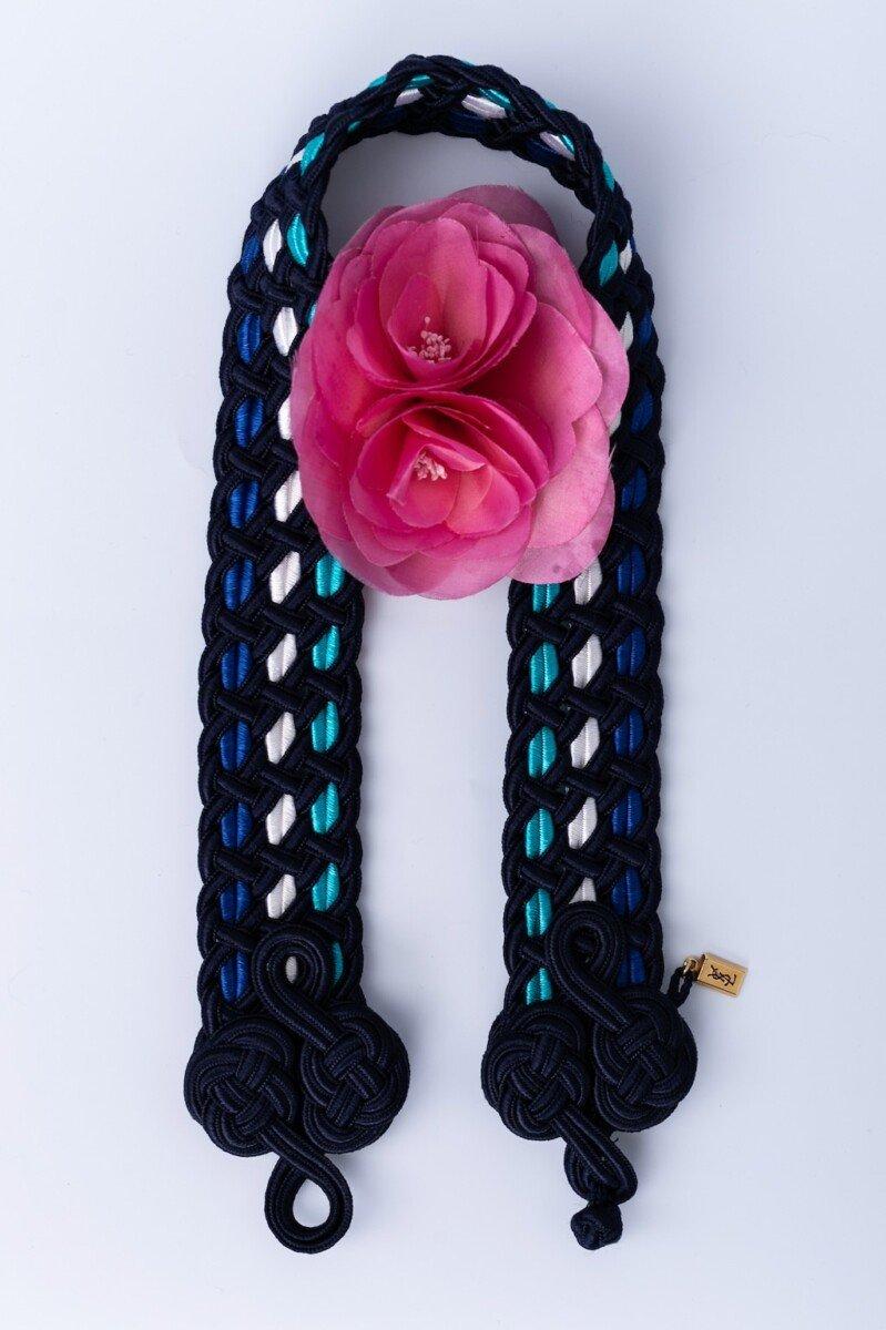 YVES SAINT LAURENT - Woven passementerie belt.

Condition:
Very good condition

Measurements:
Length: 74 cm (29.13 in) - Width: 5 cm (1.96 in)

SKU:ACC80