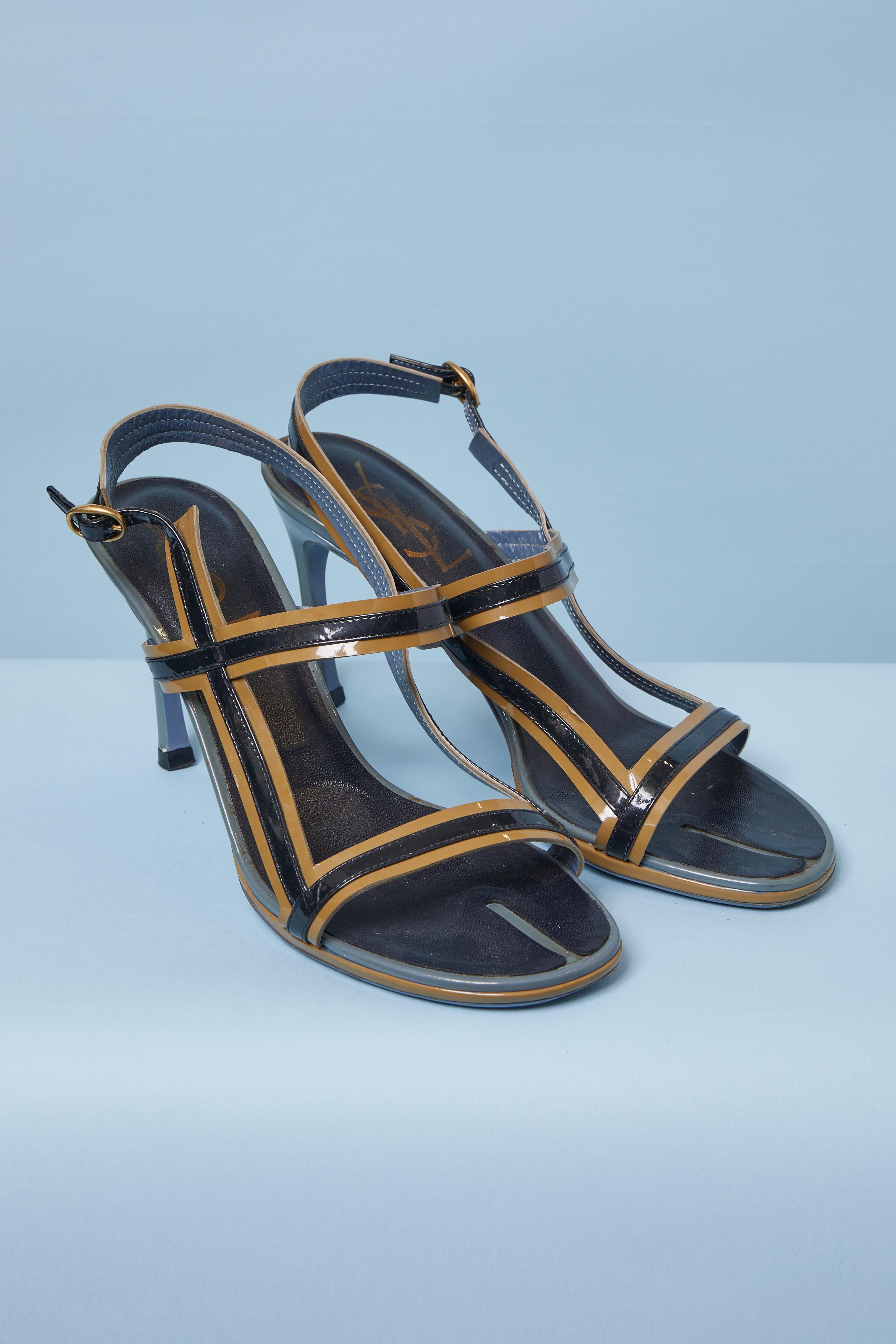 Yves Saint Laurent sandali in vernice blu navy e beige