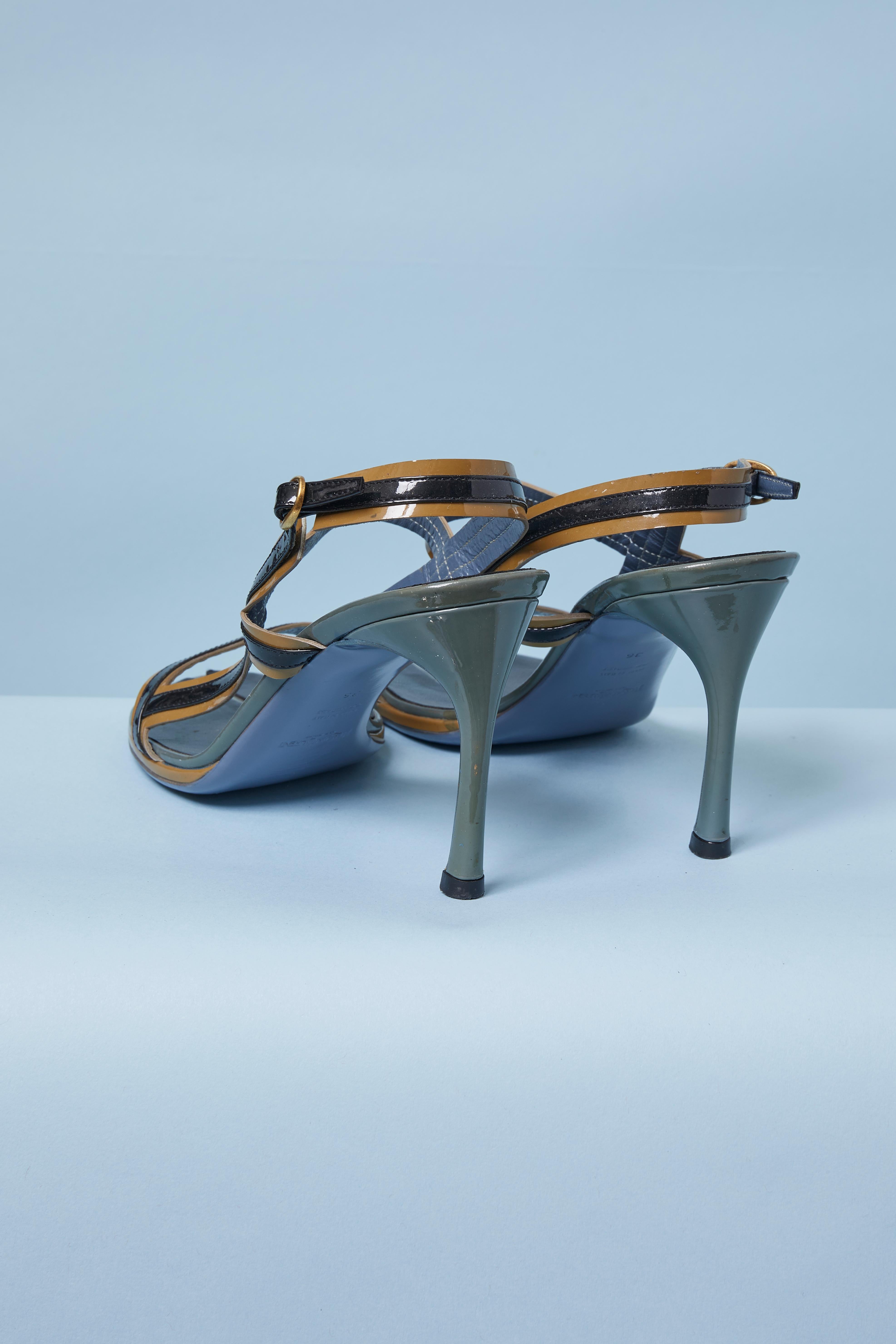 Grigio Sandali in vernice Yves Saint Laurent in vendita