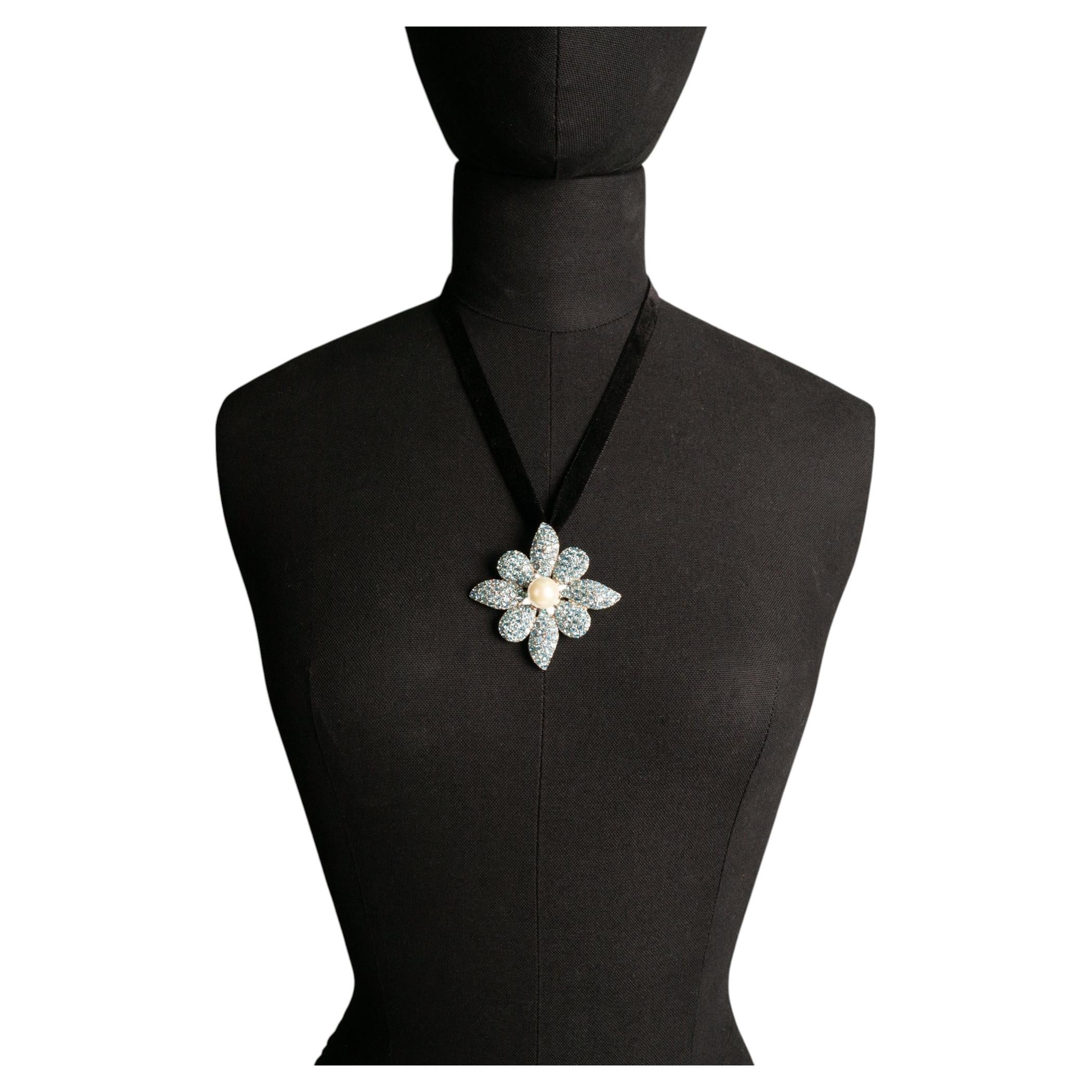 Broche-pendentif « fleurs » signée Yves Saint Laurent, vers 1990
