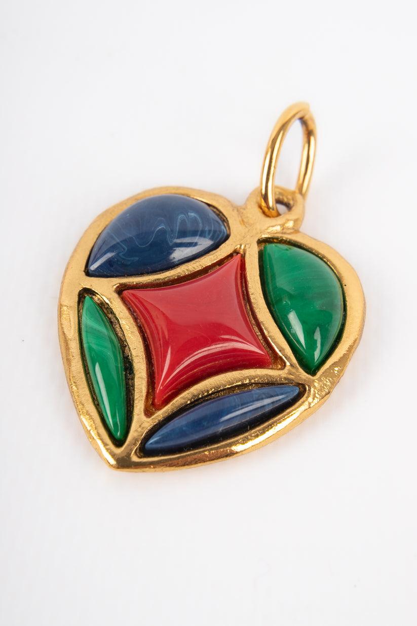 Yves Saint Laurent - (Made in France) Golden metal heart-shaped pendant with resin.

Additional information:
Condition: Very good condition
Dimensions: Height: 5 cm

Seller Reference: BOB224