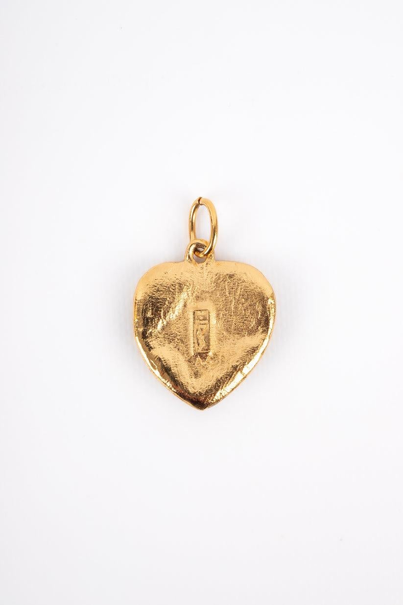 Yves Saint Laurent Pendant in Golden Metal In Good Condition For Sale In SAINT-OUEN-SUR-SEINE, FR