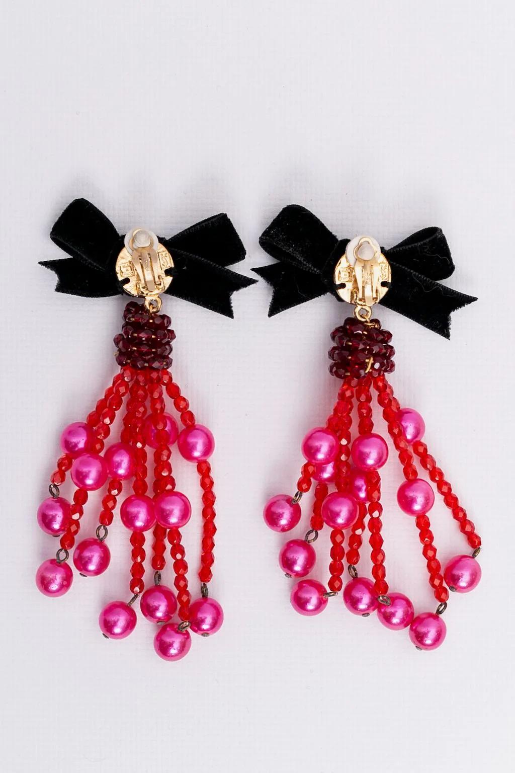 Yves Saint Laurent Pink and Black Clip-on Earrings In Excellent Condition For Sale In SAINT-OUEN-SUR-SEINE, FR