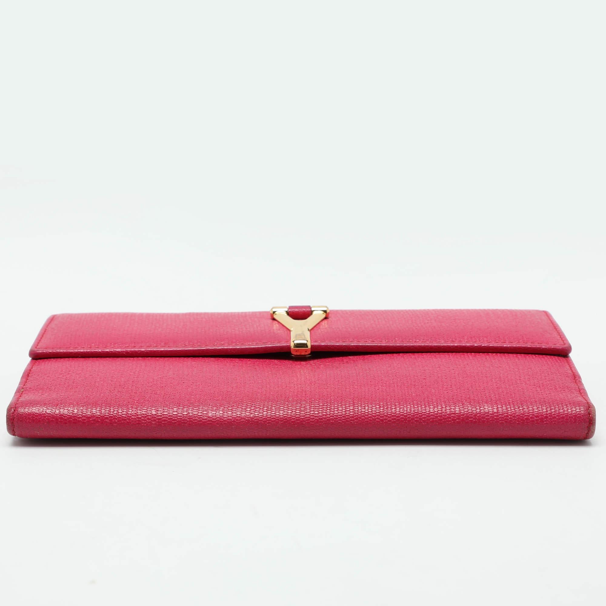 Portafoglio con patta Yves Saint Laurent in pelle rosa in vendita 2