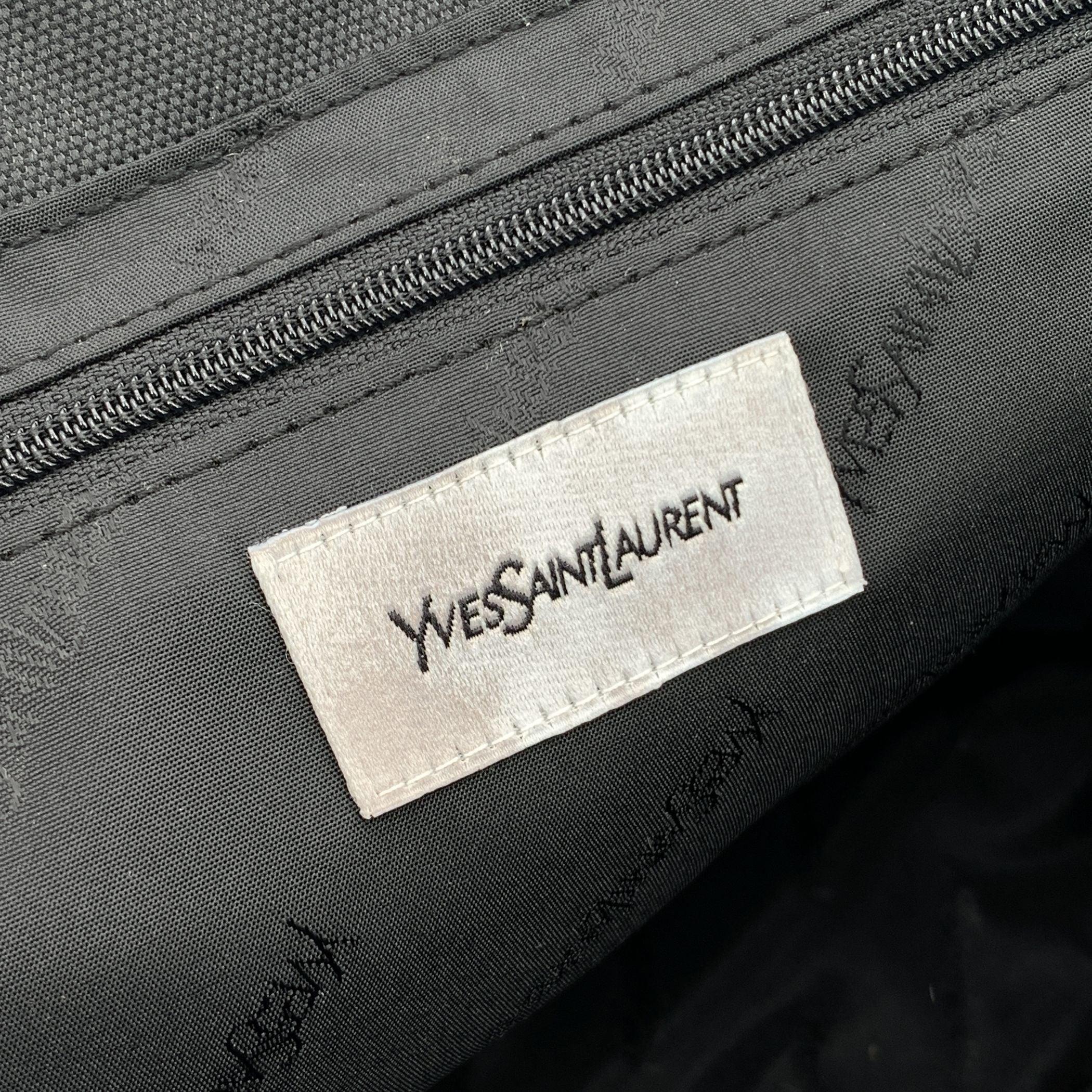 Femenino o masculino Yves Saint Laurent Pour Homme Bolsa Tote Vintage Negra de Nylon en venta