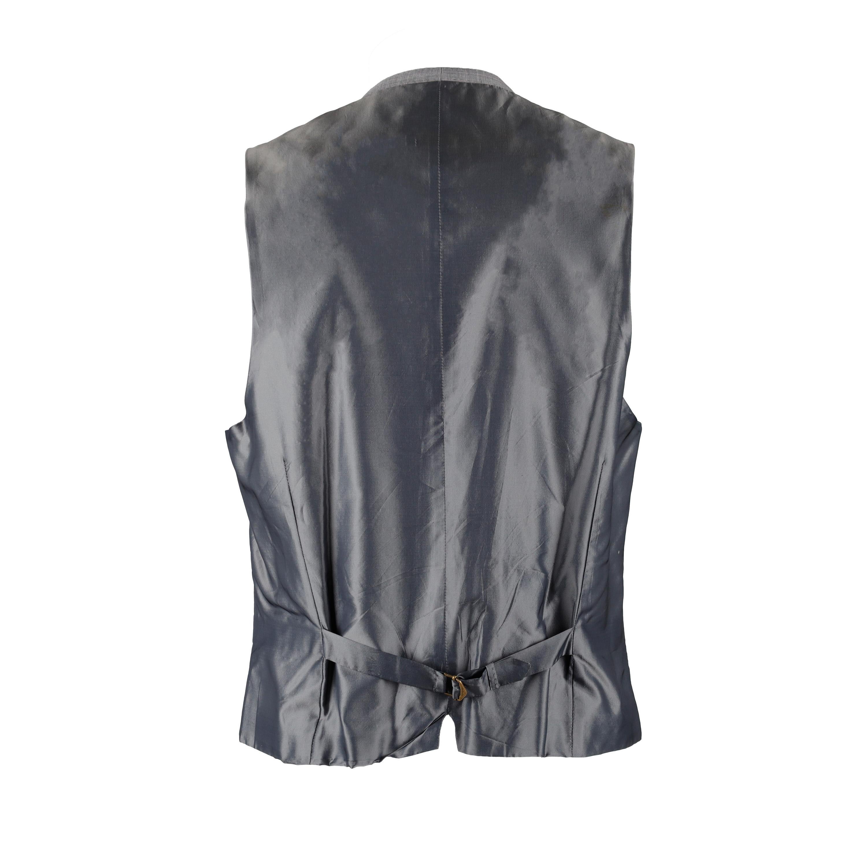 This vintage vest from Yves Saint Laurent Rive Gauche is crafted from lightweight wool. Featuring a timeless Prince of Wales pattern, the vest shows a contrast in the grey back and a pinstripe lining in cupro fabric. A classic piece for all