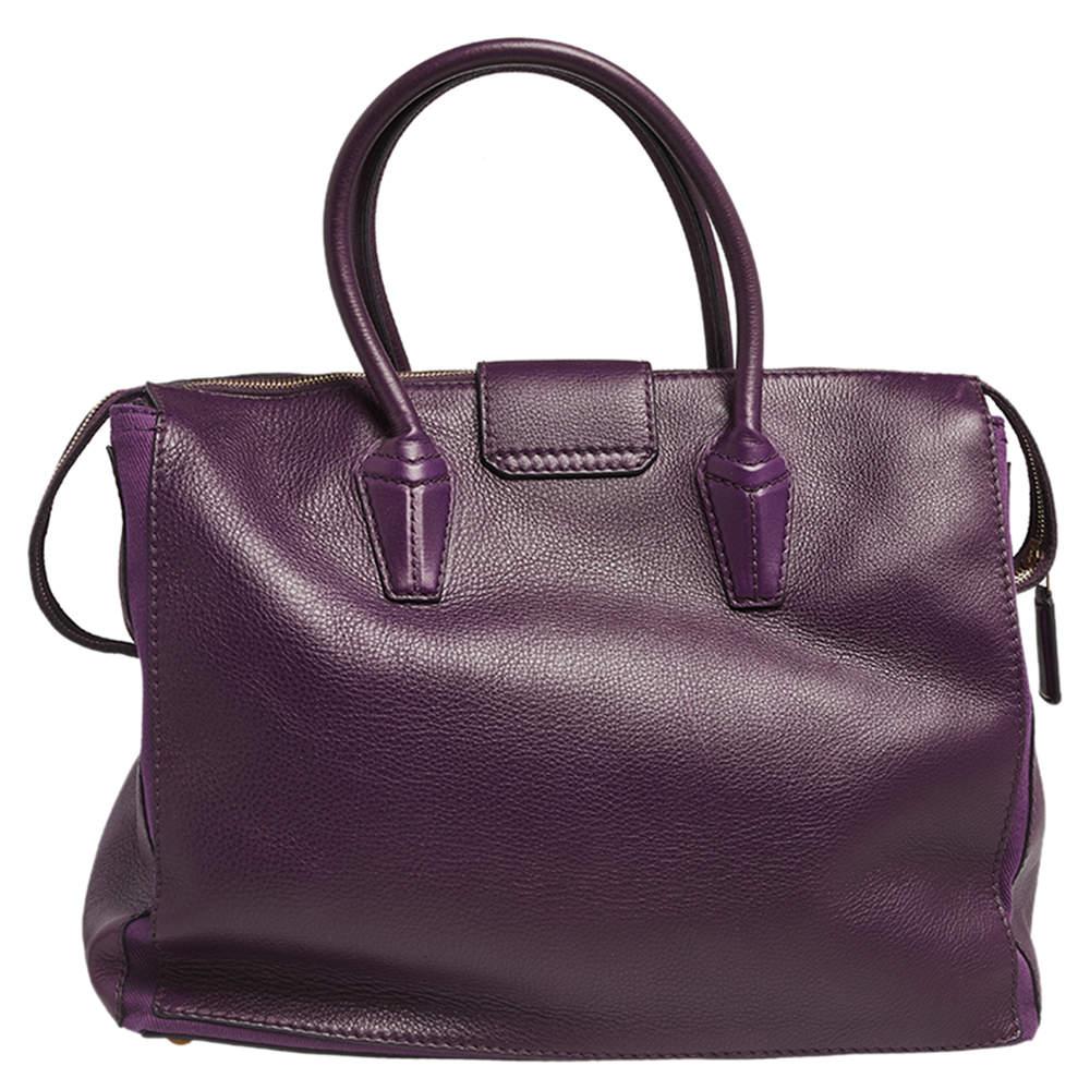 This Yves Saint Laurent Muse Two bag is perfect for everyday use. It has an exterior meticulously crafted from purple leather. This bag has top handles and a gold-tone front lock. The zip closure opens to a roomy canvas-lined interior.

Includes: