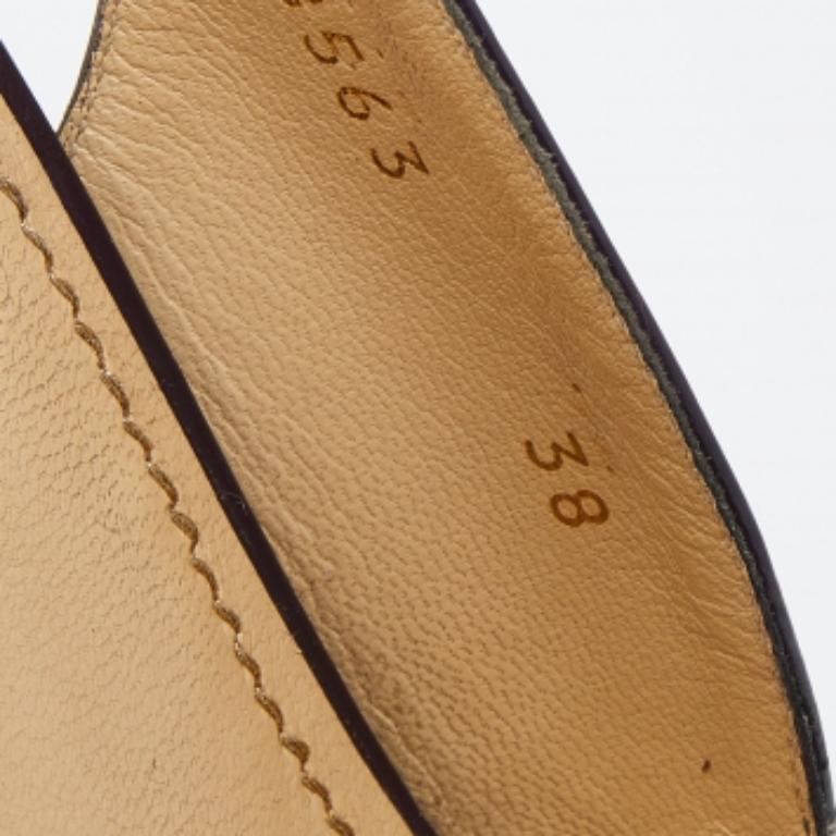 Yves Saint Laurent Sandali con piattaforma Peep Toe in pelle viola Taglia 38 in vendita 1