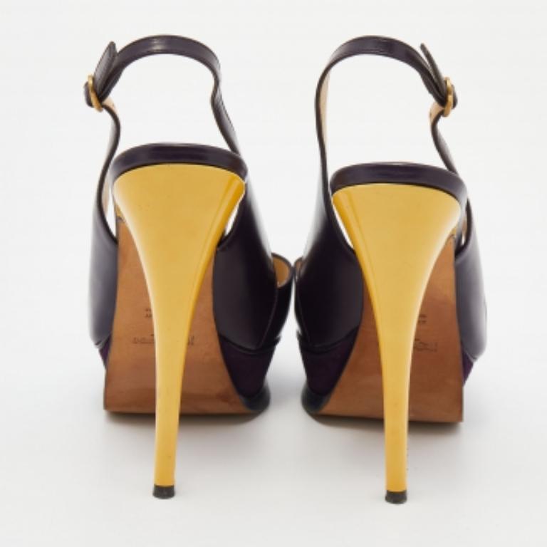 Yves Saint Laurent Sandali con piattaforma Peep Toe in pelle viola Taglia 38 in vendita 2