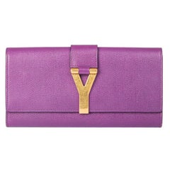 YVES SAINT LAURENT pochette en cuir violet Y Clutch Bag