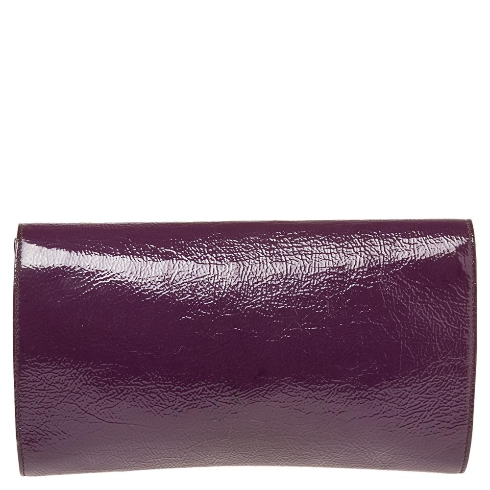 The Belle de Jour clutch by Saint Laurent is a creation that is not only stylish but also exceptionally well-made. It is a design that is simple and sophisticated, just right for the woman who embodies class in a modern way. Meticulously crafted