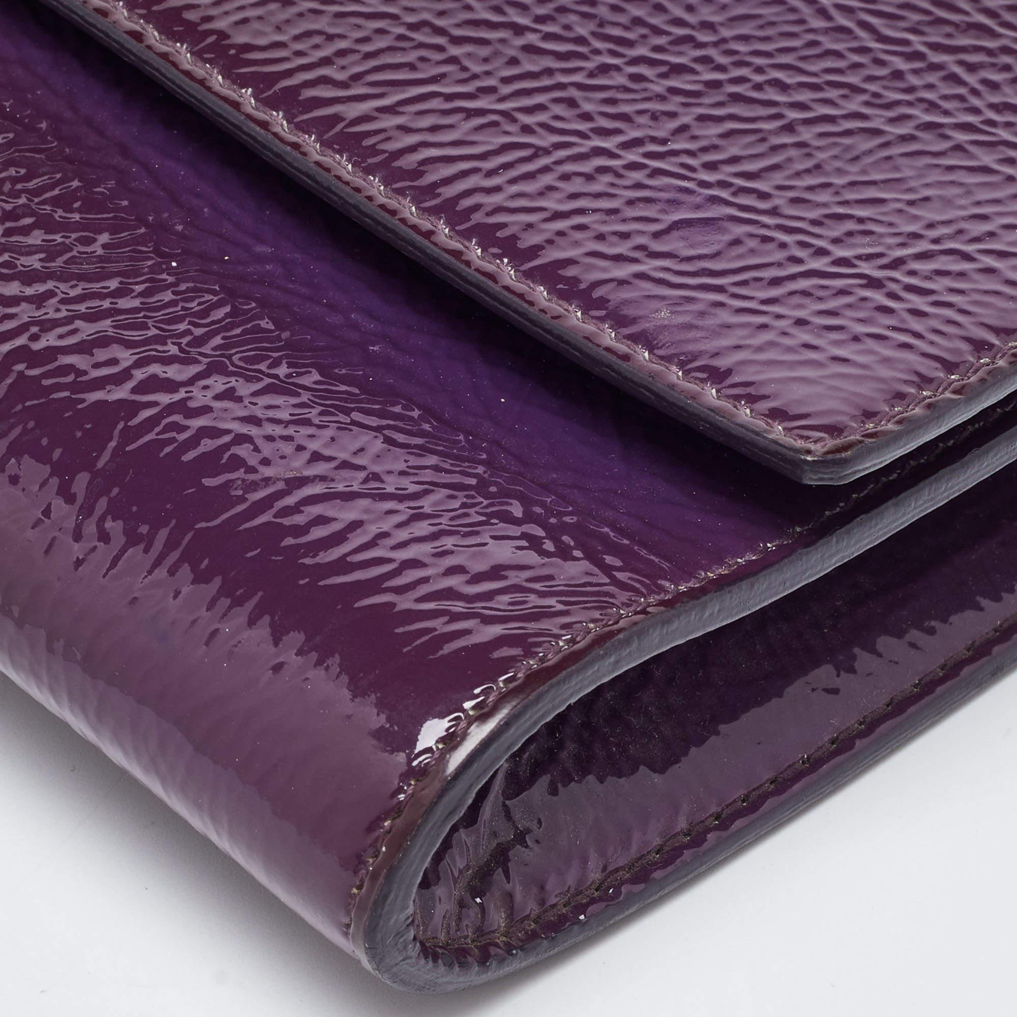 Yves Saint Laurent Purple Patent Leather Belle De Jour Flap Clutch In Fair Condition For Sale In Dubai, Al Qouz 2