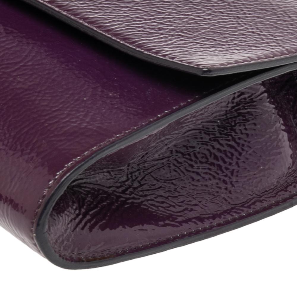 Yves Saint Laurent Purple Patent Leather Belle De Jour Flap Clutch In Good Condition In Dubai, Al Qouz 2