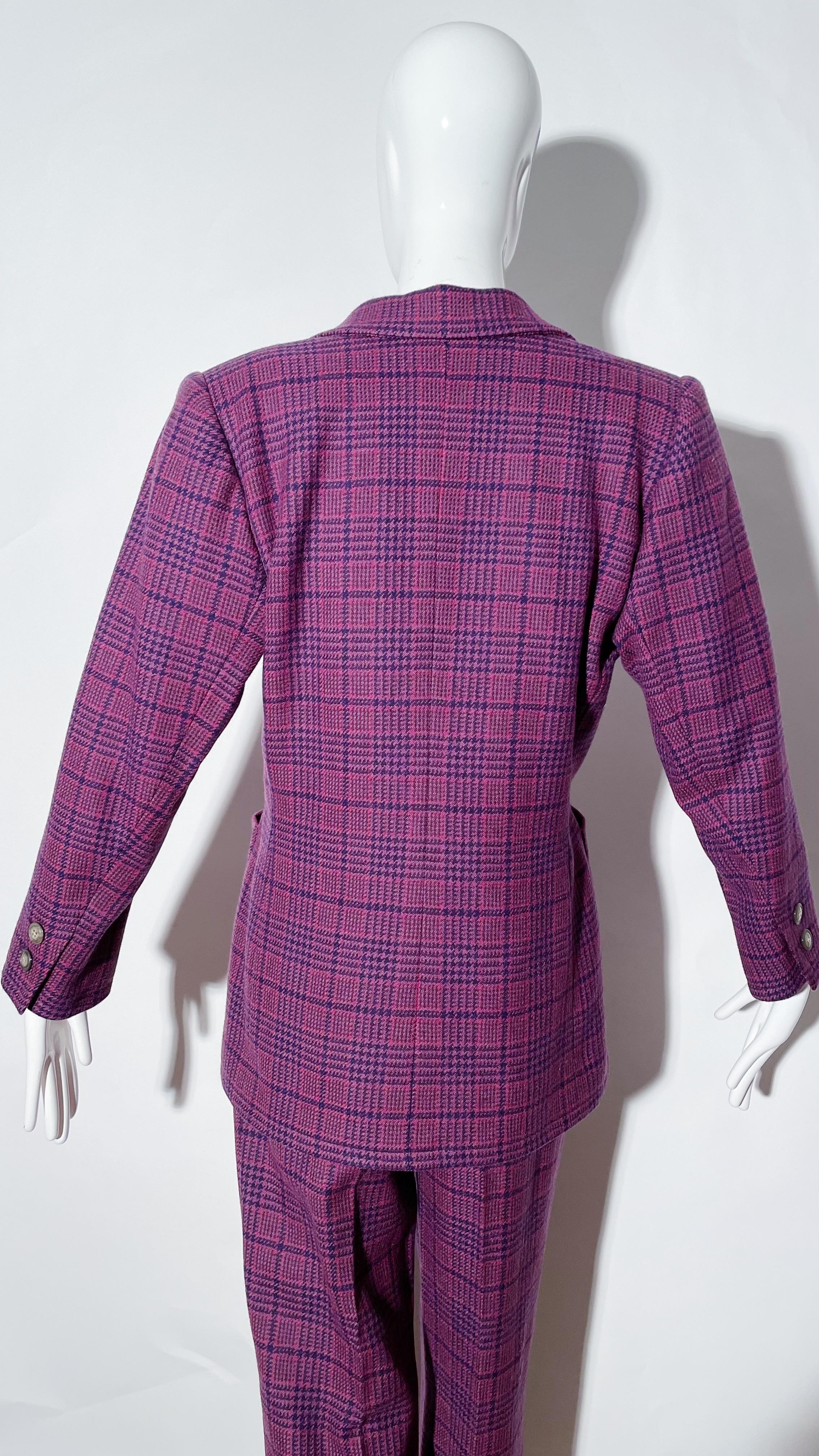 Yves Saint Laurent - Costume pantalon à carreaux violet  Pour femmes en vente