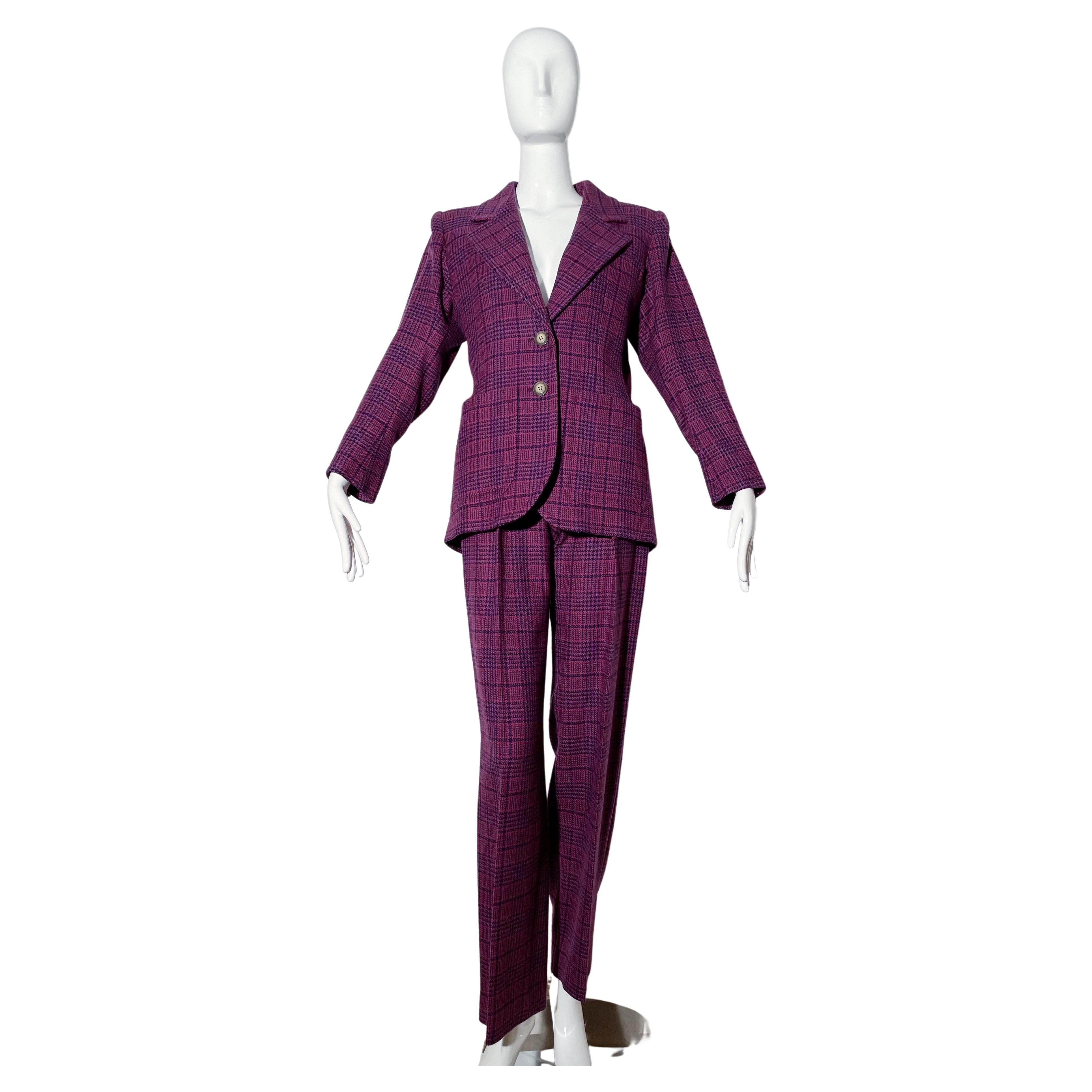 Yves Saint Laurent - Costume pantalon à carreaux violet 