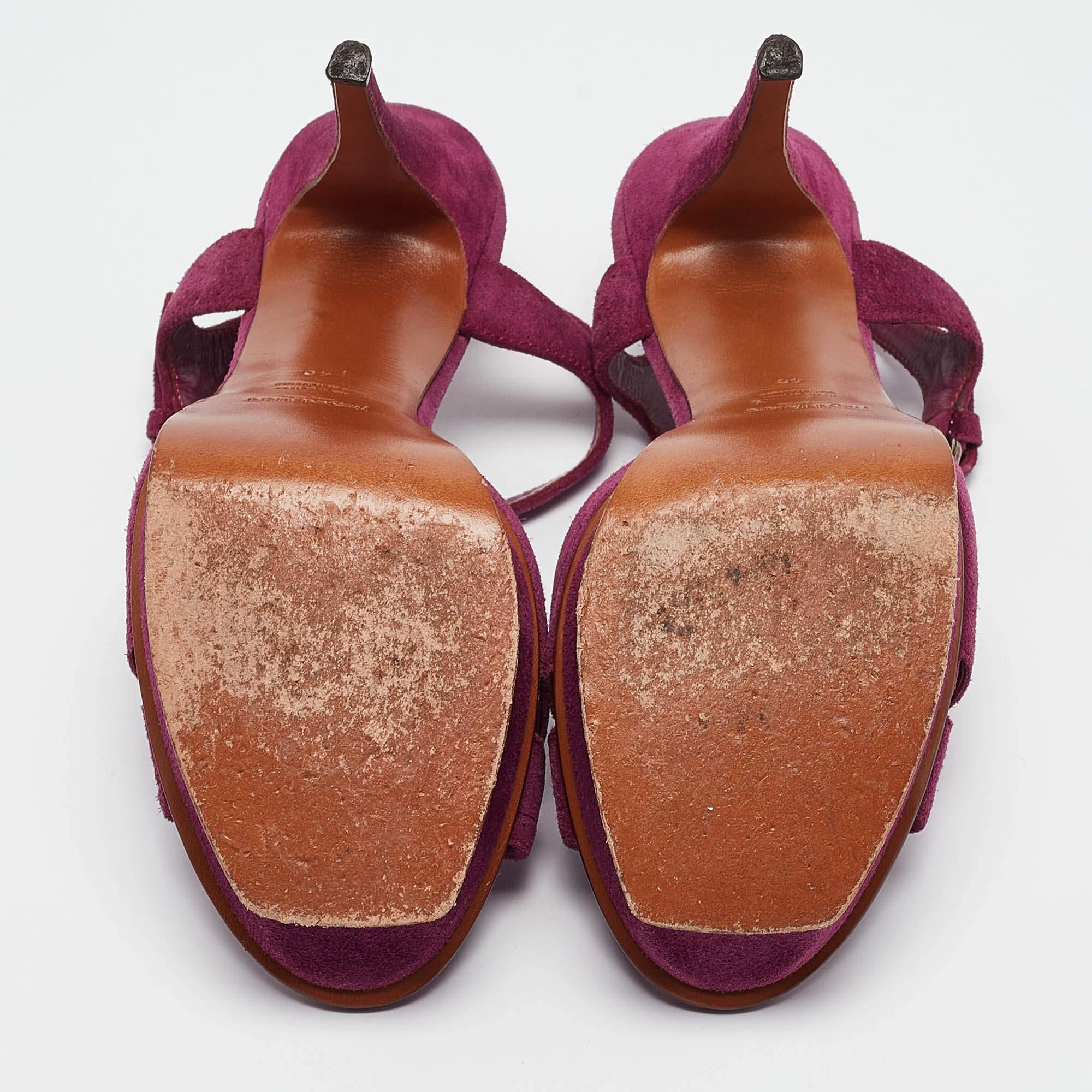 Yves Saint Laurent - Sandales à plateforme en daim violet avec boucle et bride à la cheville, taille 40 en vente 1