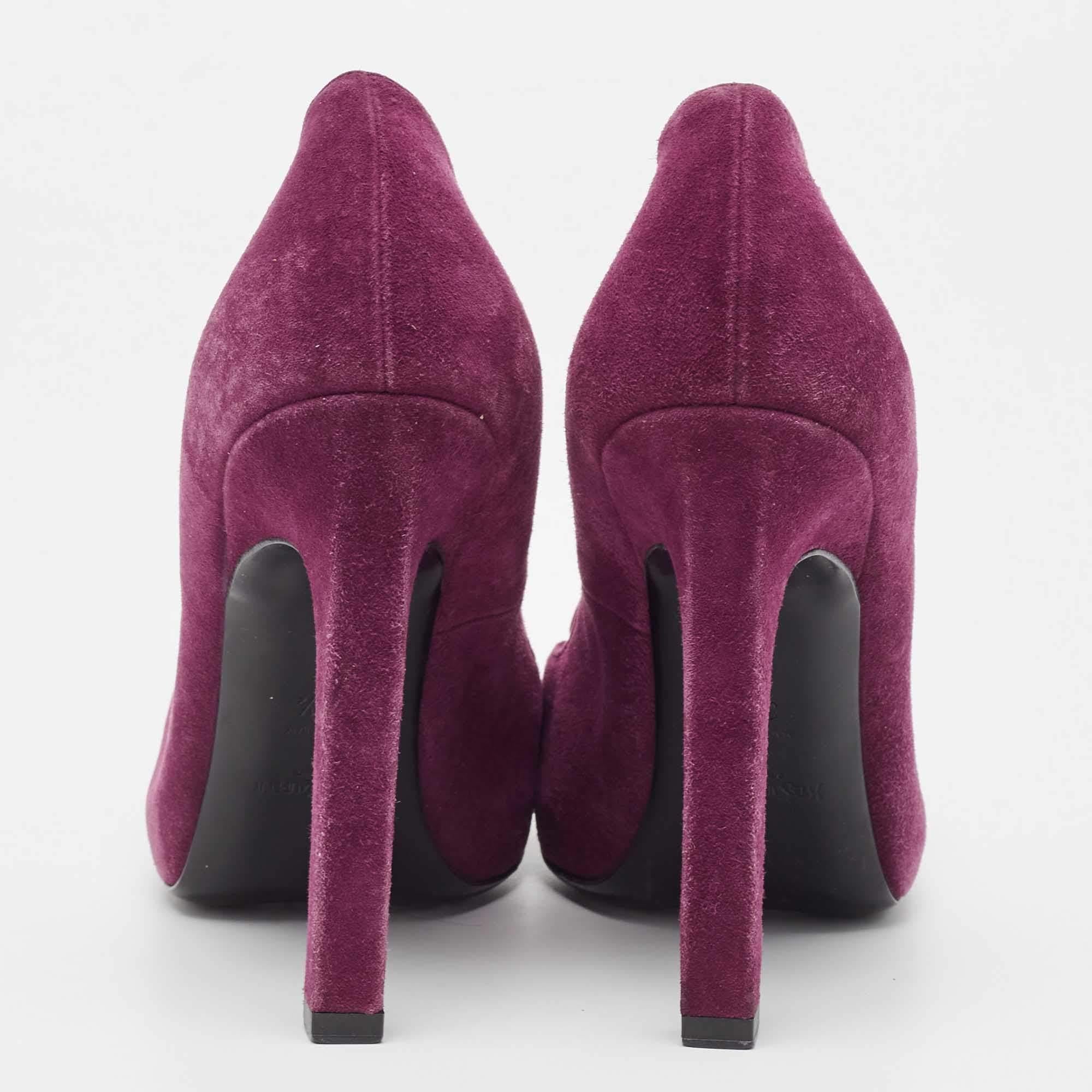 Brown Yves Saint Laurent Purple Suede Plaque Embellished Round Toe Pumps Size 36.5 For Sale