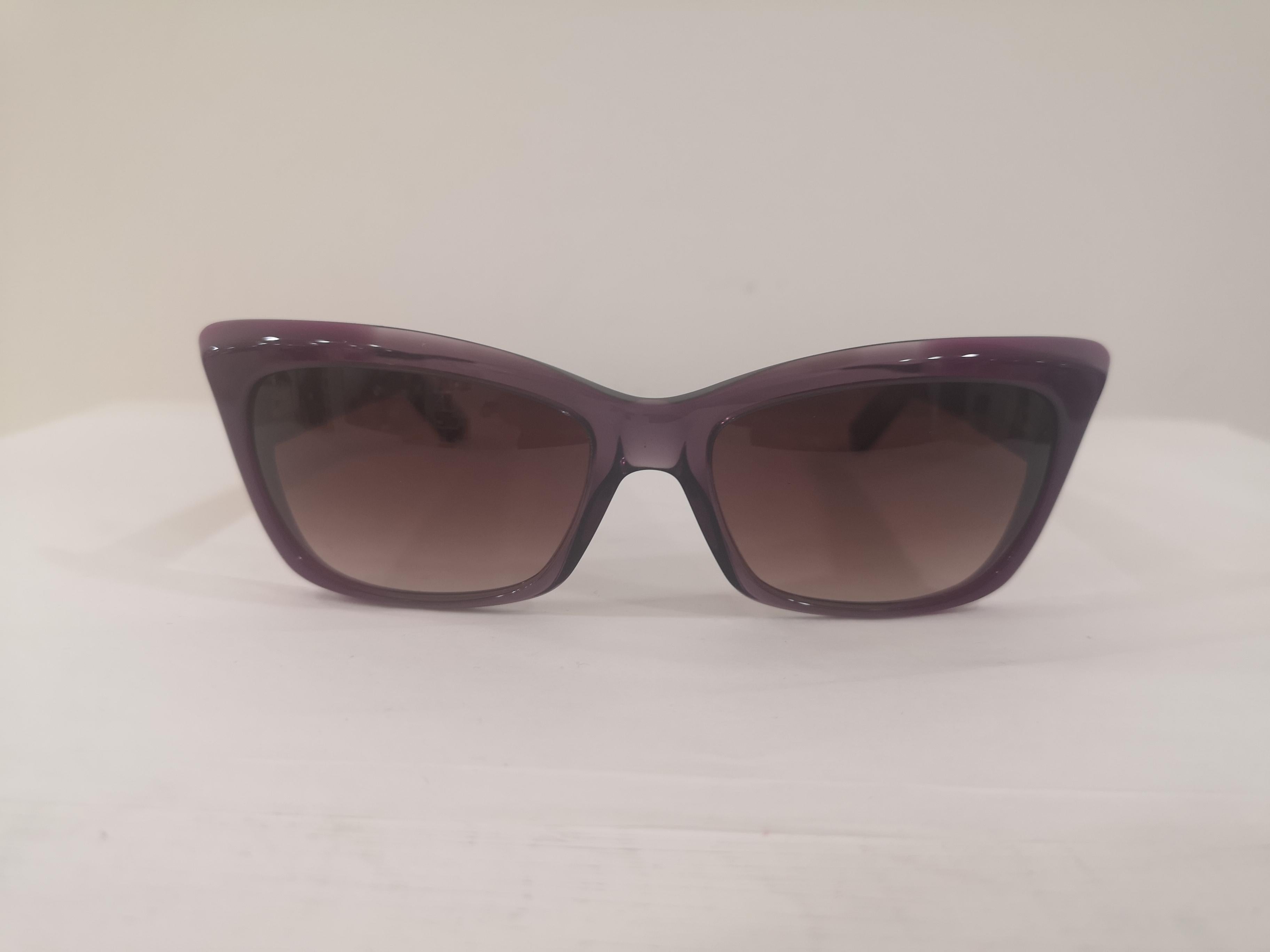Yves Saint LAurent Purple sunglasses NWOT
totally made in italy