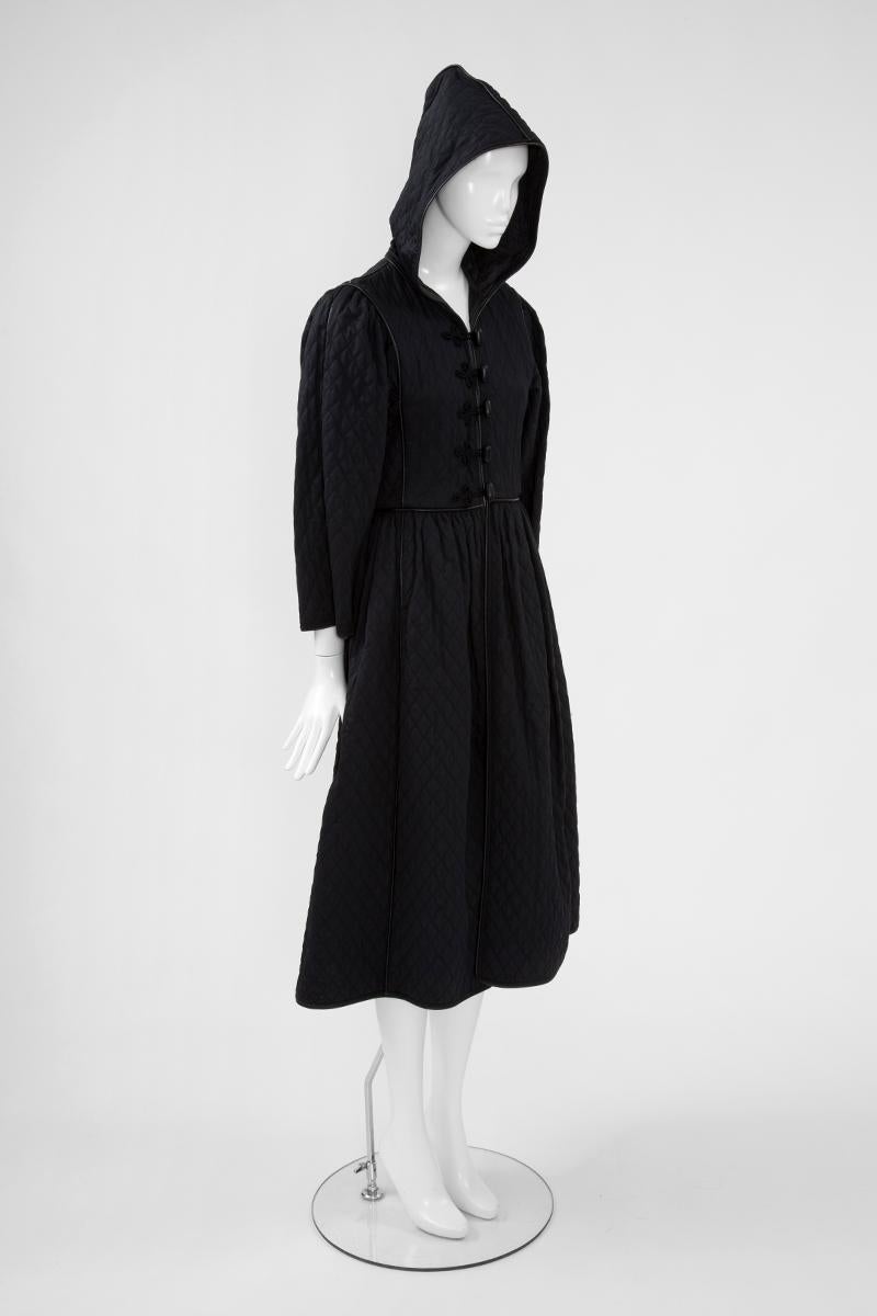 Yves Saint Laurent Quilted Hooded Coat, Fall-Winter 1976-1977 In Good Condition For Sale In Geneva, CH