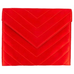 Yves Saint Laurent Clutch aus gestepptem Satin