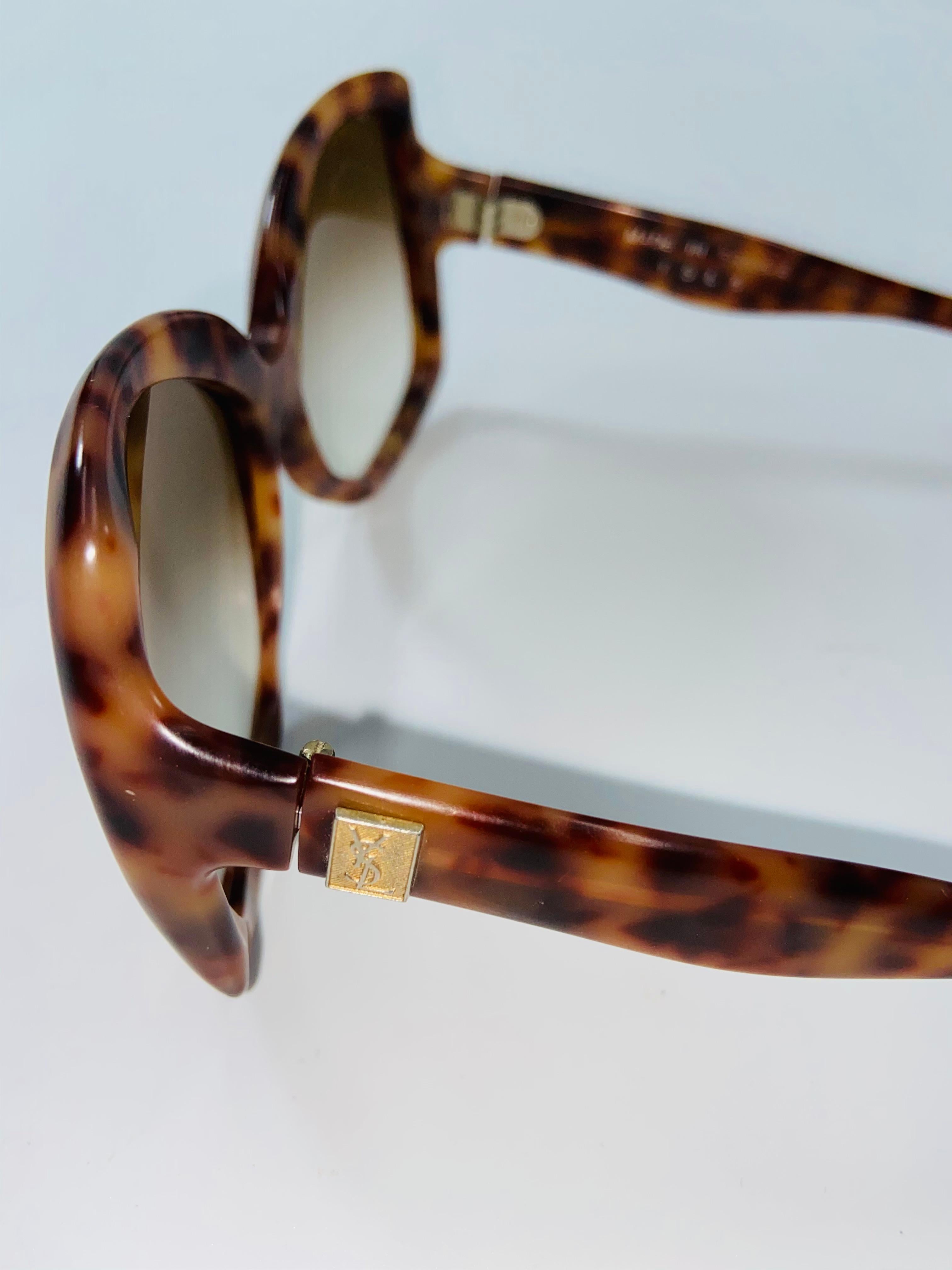 Yves Saint Laurent Seltene Vintage 1970er Schildpatt übergroße Rahmen (Braun)