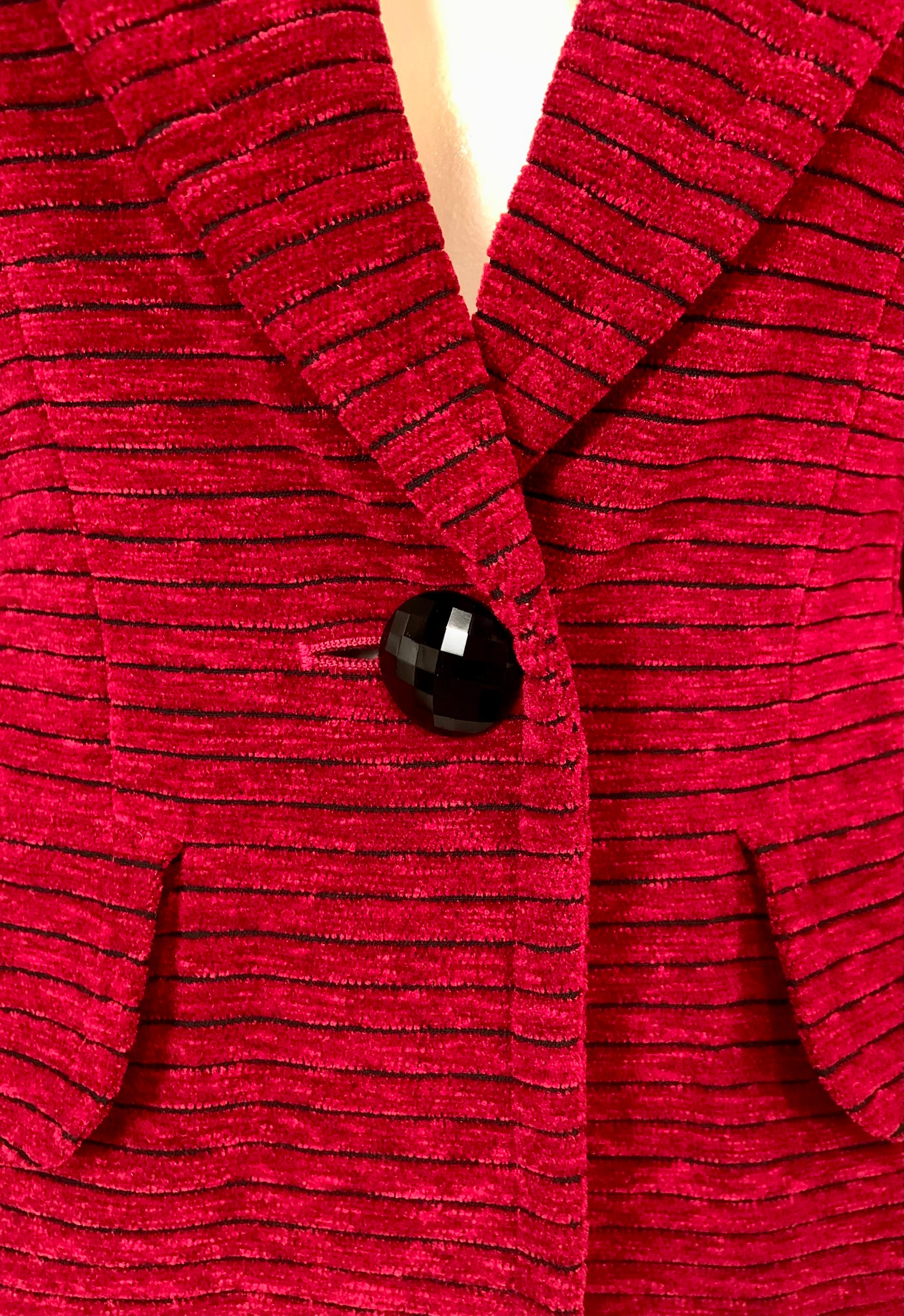 Yves Saint Laurent - Giacca di velluto rosso lampone con taglio nero in vendita 1