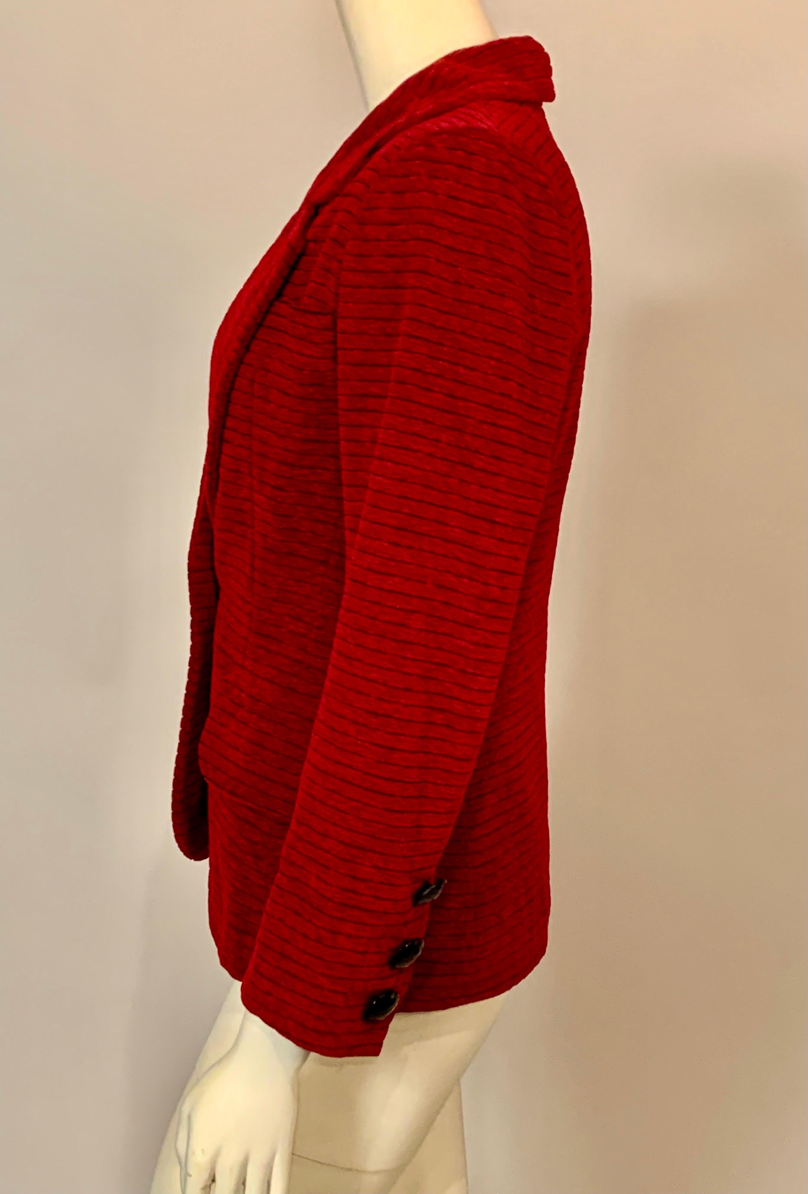 Yves Saint Laurent - Giacca di velluto rosso lampone con taglio nero in vendita 2