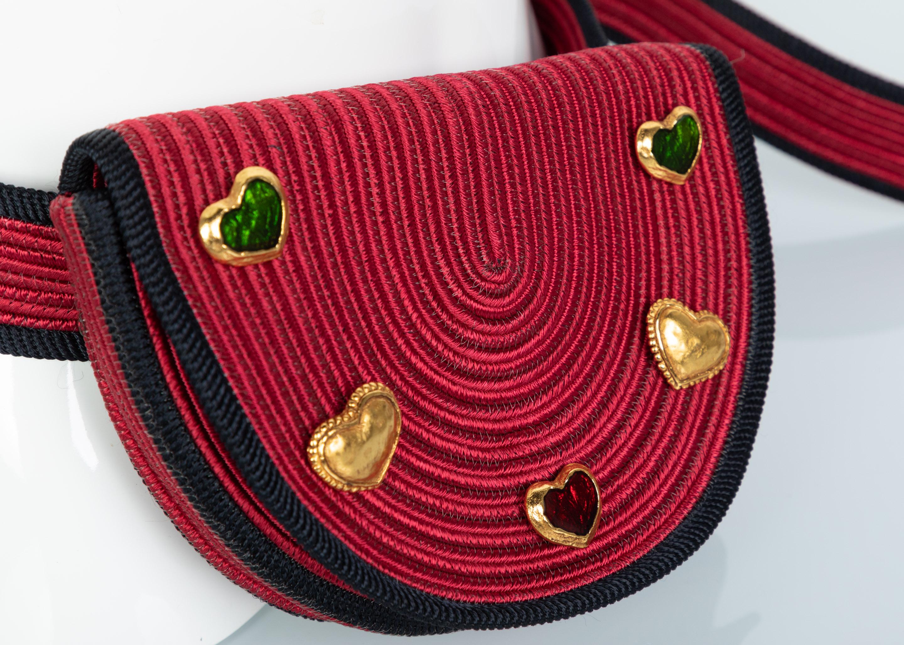 Yves Saint Laurent Pochette/sac ceinture Passementerie Gripoix cœurs rouge et noir YSL Excellent état - En vente à Boca Raton, FL