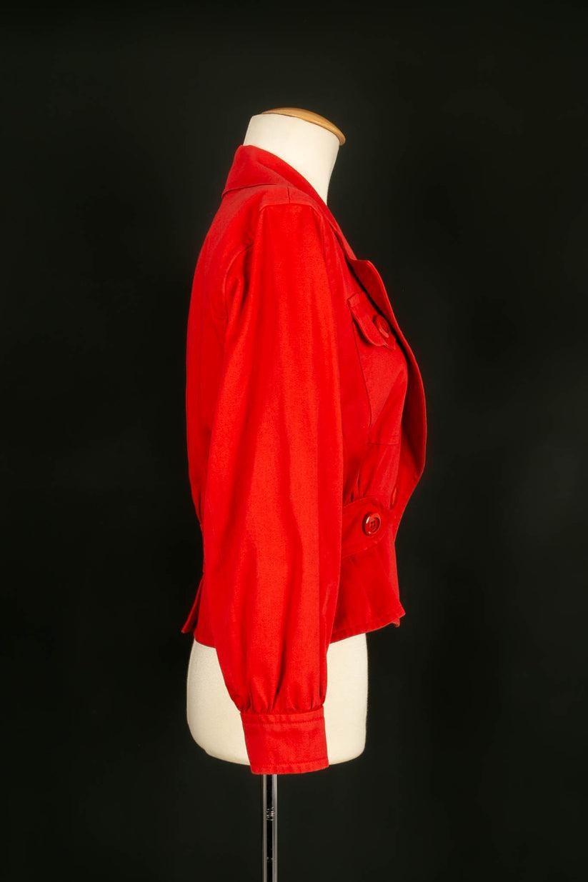 Yves Saint Laurent -(Made in France) Red cotton short jacket. Size 36FR.

Additional information: 
Dimensions: Shoulder width: 45 cm, Chest: 52 cm, Waist: 36 cm, Sleeve length: 53 cm
Condition: Very good condition
Seller Ref number: FV8