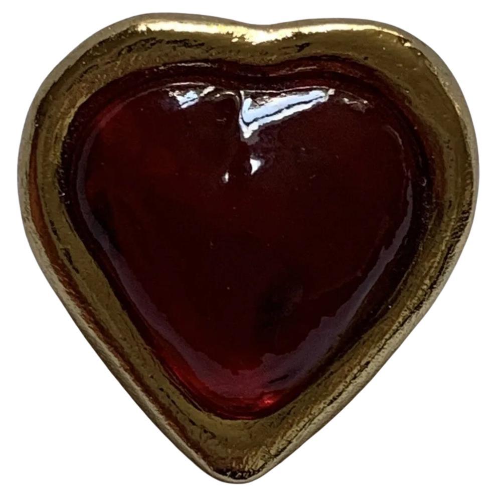 
The perfect piece of vintage jewellery for valentines . Romantic heart. Hearts are  Always a favourite in jewellery. If this is a gift for your loved one or you just want to treat yourself to something special . This is just beautuful.

Gorgeous