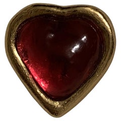 Yves Saint Laurent Rotes Herzgegossenes Glas-Brosche aus Glas, Vintage
