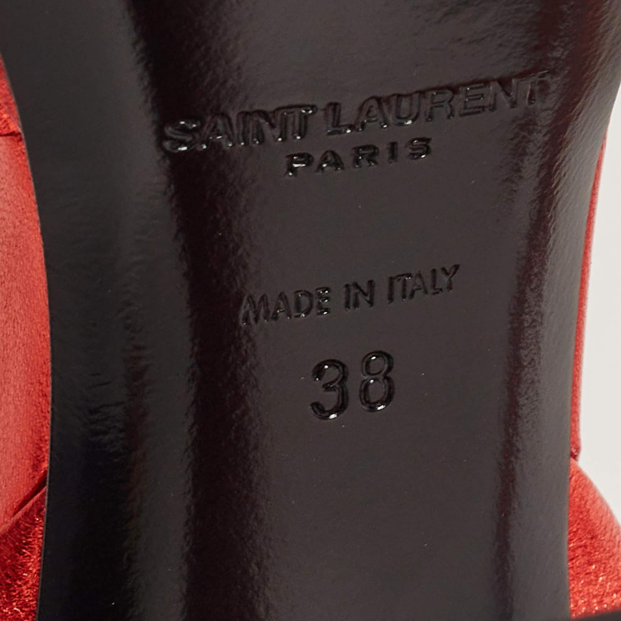 Yves Saint Laurent - Sandales enveloppantes à chevilles nouées en cuir rouge, taille 38 en vente 2