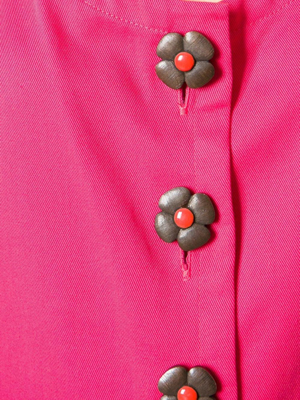 Summer Yves Saint Laurent  pink red cotton top featuring wood flowers front button opening fastening, a scoop neck, a sleeveless design and a straight hem. 
100% coton
In excellent vintage condition. Made in France. 
Estimated size 38fr/US6 /UK10
We