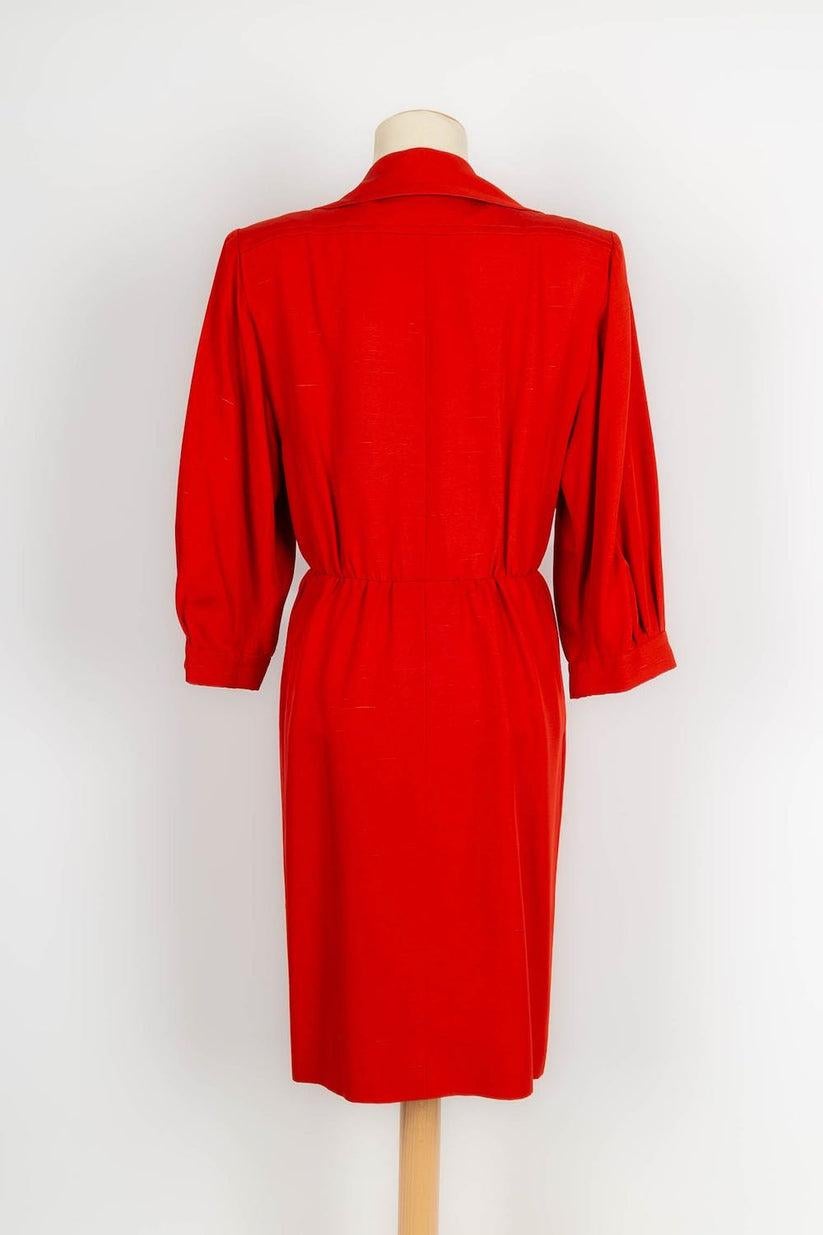 Yves Saint Laurent Red Wild Silk Dress with Gold Metal Buttons In Excellent Condition For Sale In SAINT-OUEN-SUR-SEINE, FR