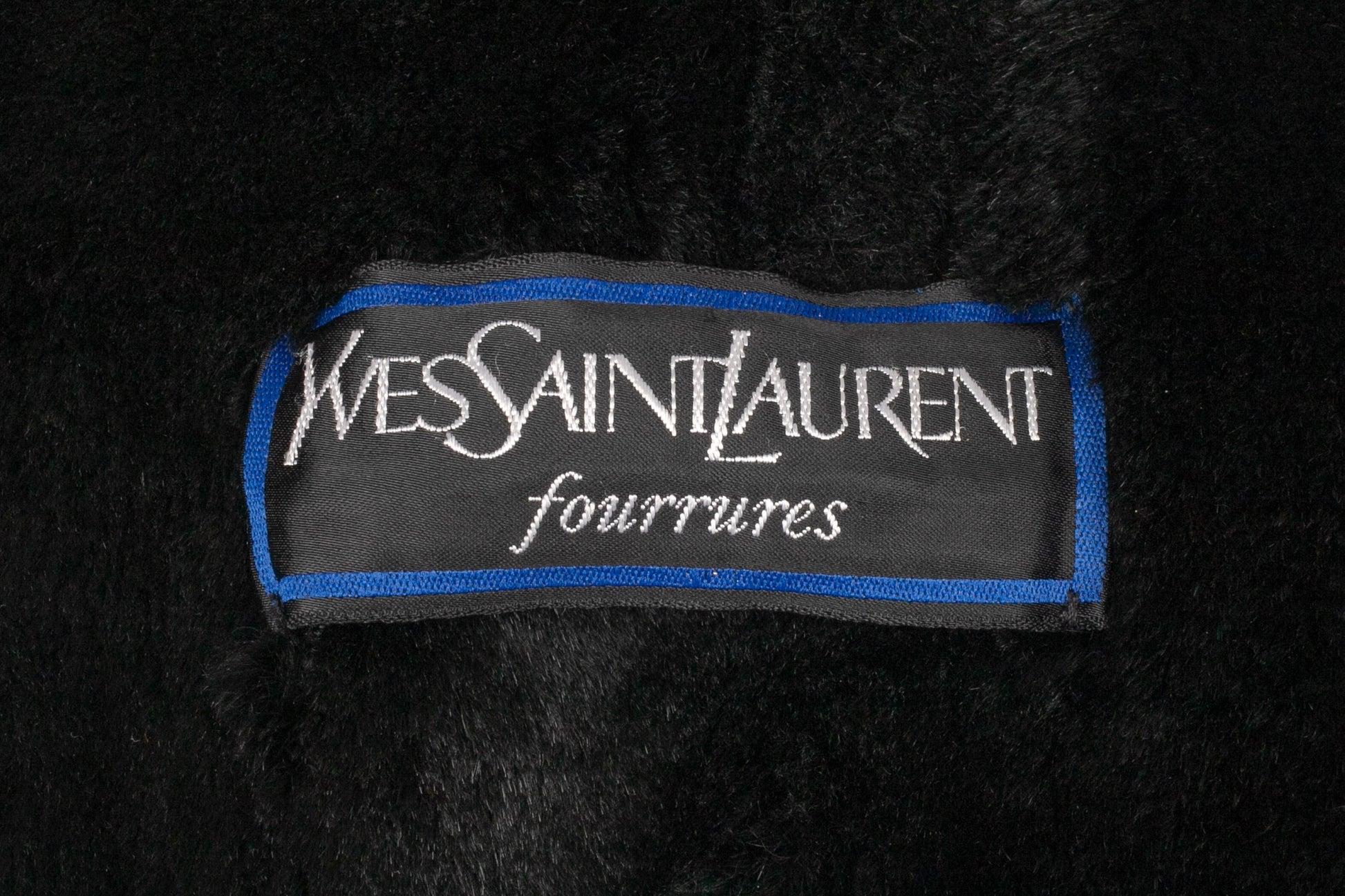 Yves Saint Laurent Cappotto in lana rosso in vendita 5