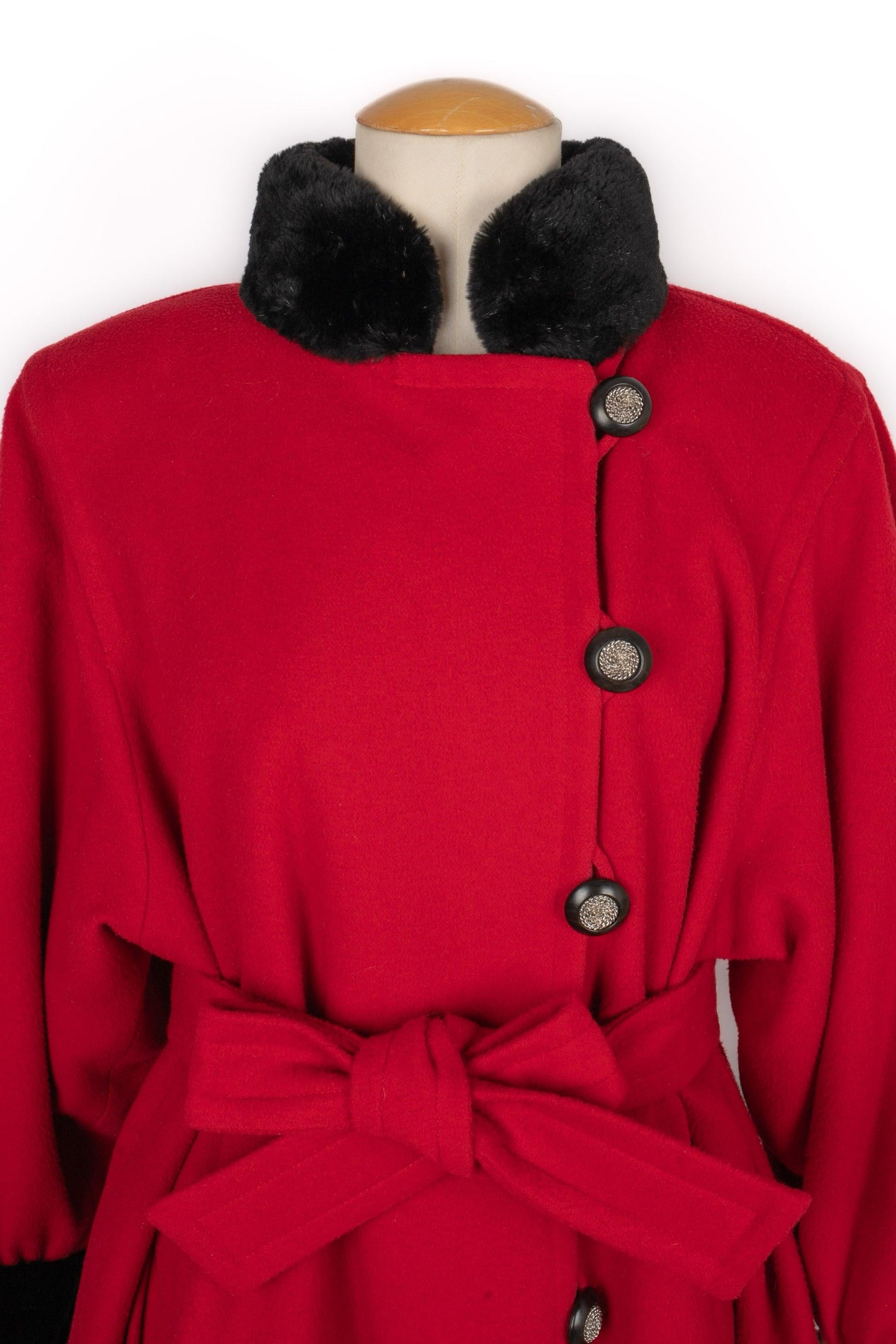 Yves Saint Laurent Cappotto in lana rosso in vendita 2