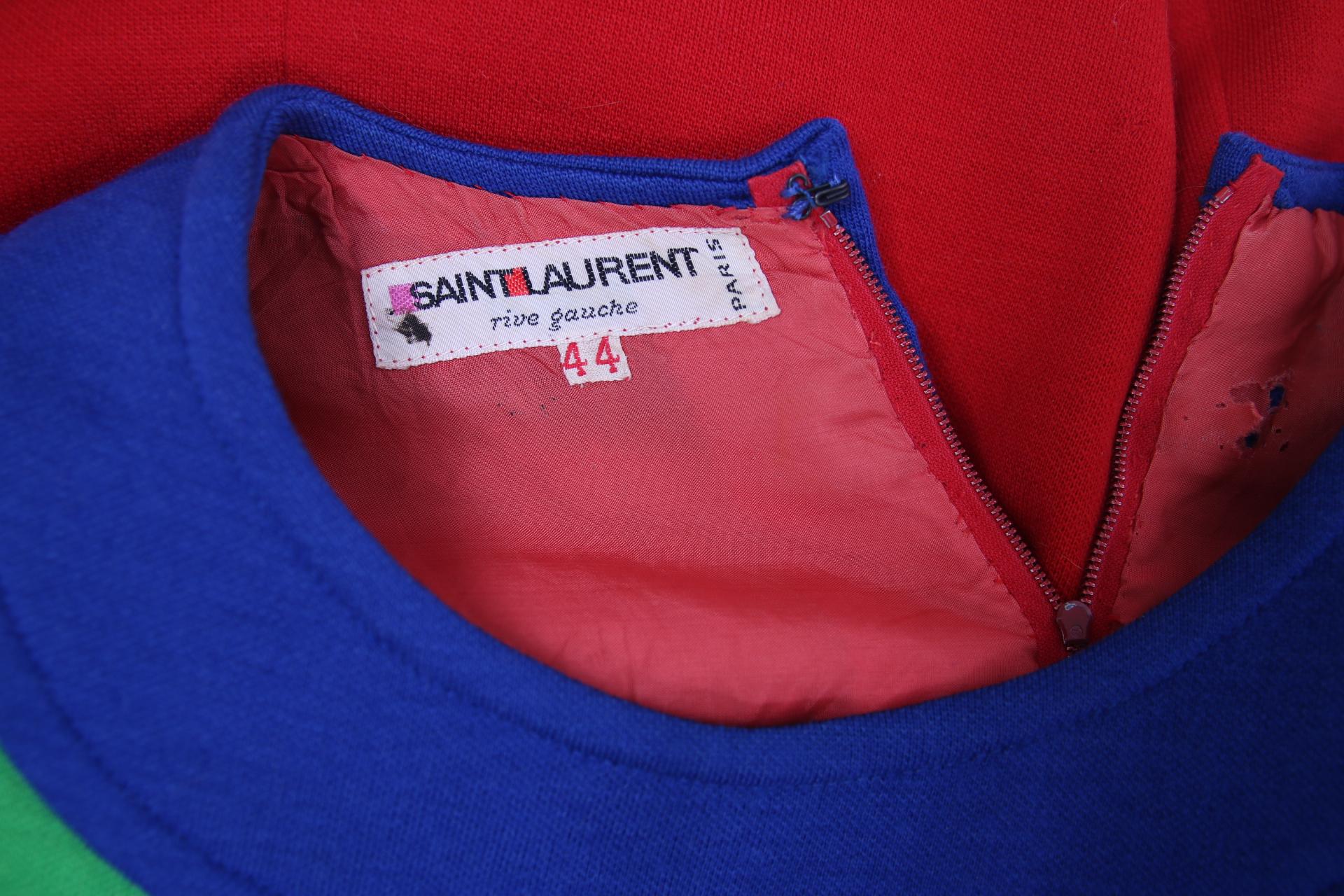 Yves Saint Laurent - Robe longue en laine rouge avec bordure de blocs de couleur bleu et vert Pour femmes en vente