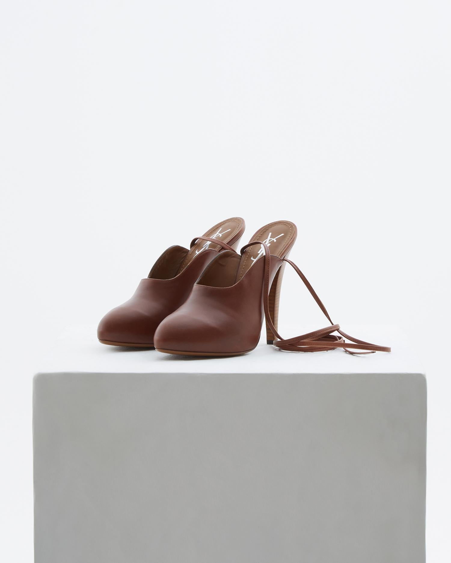 - Runway Look 14 
- Sold by Skof.Archive
- Designed by Stefano Pilati
- Brown leather closed toe
- Open back featuring a brown leather straps that wrap and climb the ankle 
- Without box

Size
39 EU

Measurements
•  Outsole length 18.5 cm / 7