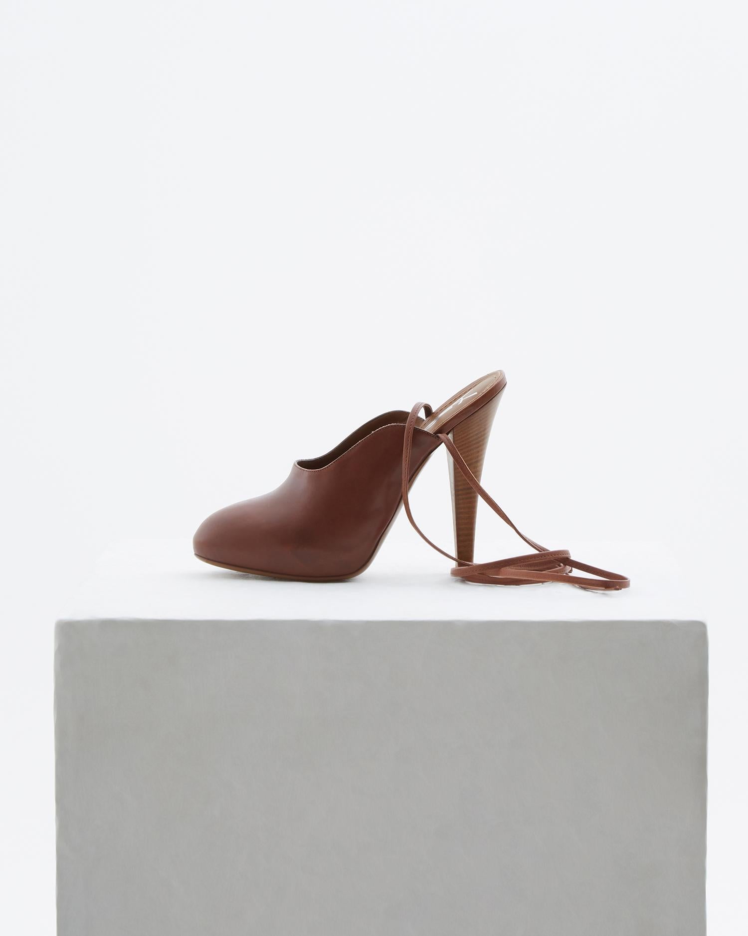 Brown Yves Saint Laurent Resort 2010 Lace-up pointed toe leather heels  For Sale